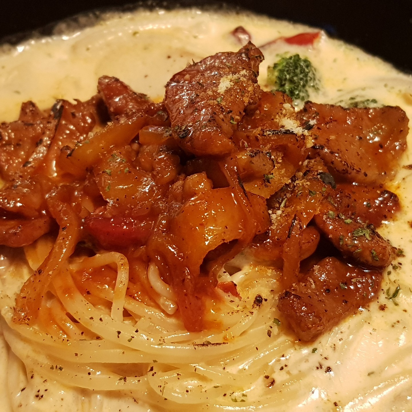 .
저희 부부 최애맛집 올리브델쿠치나
음식이 맛도 정말 맛있지만
양도 푸짐하고 직원분들도 엄청 친절해요
초심변치않고 음식퀄리티, 양까지 
넘 만족스러워서 더 좋아하는 곳
2006년부터 한자리에서 꾸준히 인기있는 이유가 있지
밤에 보니까 또 가고싶다 ㅎㅎ
.
#올리브델쿠치나 #계명대맛집 #계명대밥집 #계대밥집 #계대맛집 #성서계대맛집 #성서계대밥집 #계대동문맛집 #계대동문밥집 #계대맛집추천 #성서계대맛집추천 #계대동문맛집추천