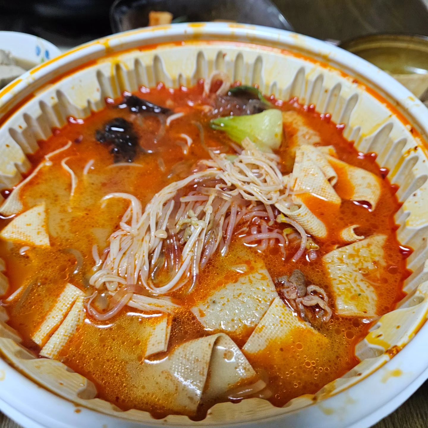 마라마라탕탕탕
이놈의 마라탕 언제 먹을꺼냐며
오늘도 재촉하는 너!
그래, 먹어보자 마라탕탕탕
약간 매운맛인데 매운맛은 모르겠고
그닥 좋아하는 맛은 아닌데
잘먹네 1호야ㅎㅎㅎㅎ

우리 이맛이 잊혀질때쯤 다시 먹자😅