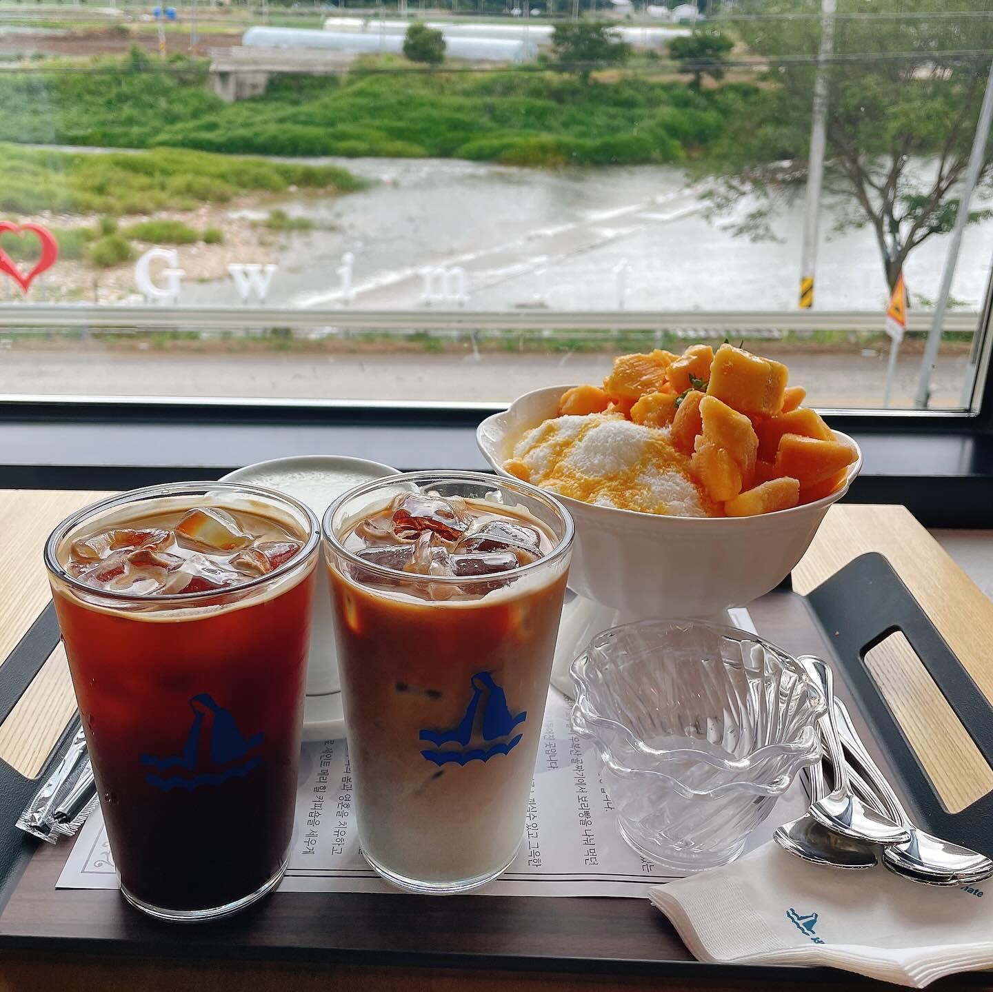 𖤐

엄마랑 언니들이랑 장맛비를 뚫고 1박2일 여행 💙

⠀⠀⠀⠀⠀⠀⠀⠀⠀⠀⠀⠀⠀⠀⠀⠀
⠀⠀⠀⠀⠀⠀⠀⠀⠀⠀⠀⠀⠀⠀⠀⠀
⠀⠀⠀⠀⠀⠀⠀⠀⠀⠀⠀⠀⠀⠀⠀⠀
#세인트메리힐카페 
#문경카페추천
#농암카페
#베이커리카페

⠀⠀⠀⠀⠀⠀⠀⠀⠀⠀⠀⠀⠀⠀⠀⠀
⠀⠀⠀⠀⠀⠀⠀⠀⠀⠀⠀⠀⠀⠀⠀⠀
⠀⠀⠀⠀⠀⠀⠀⠀⠀⠀⠀⠀⠀⠀⠀⠀