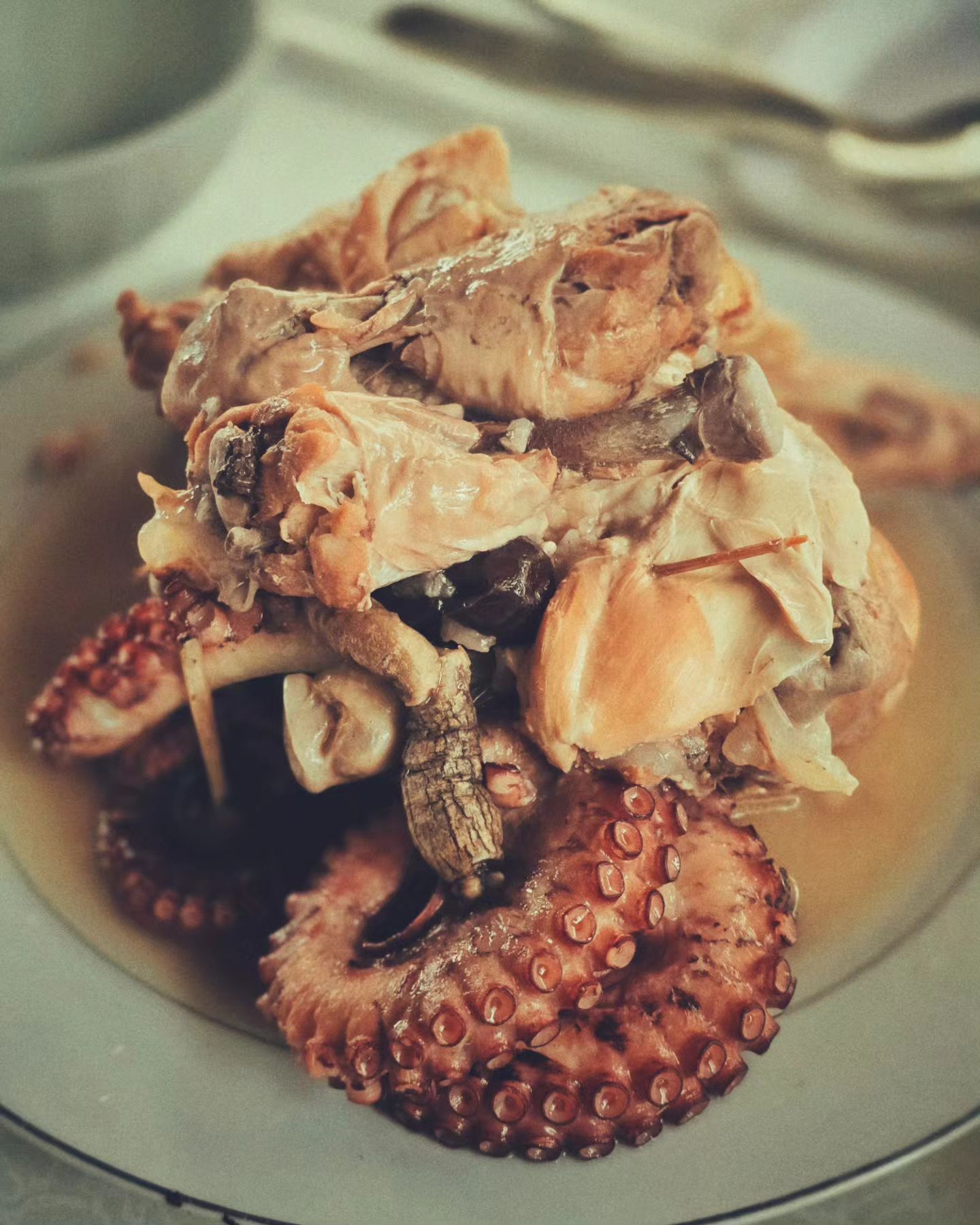 #백숙맛집 #춘천북한강 #20240629

오빠가 만들어준 문어백숙!! 먹어 본 백숙 중에 제일 맛있었다 오빠가 삶아준 소면도 짱