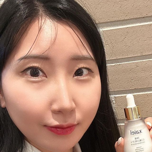  BLUISH 블루이시 | 일상 힐링 웨딩 예비신부 | 소통해요 맞팔 on Instagram: "#광고 예신피부관리시작🥹🔥
.
피부관리를 본격적으로 시작하기전에!
속건조를 잡기위해 써보게된 자이엘 제품!!
일주일째 쓰고 있는데 촉촉한 막이 피부에 형성되서
피부가 쫀쫀하고 건조함이 거의 없어졌다!💕
게다가 홍조도 거의 사라지고
주름라인도 많이 줄어든 것 같다🥹🙌
자기전 나이트케어로 딱 좋은듯💕
예비신부의 길은 멀고도 험하구나💃🏻🔥
.
@xaiel.official 
.
#자이엘 #자이엘라이트#속주름관리#광채개선#피부탄력개선#눈가주름개선#눈밑주름개선#피부수분층개선 #예비신부 #예신 #예신스타그램 #결혼준비 #결혼스타그램"