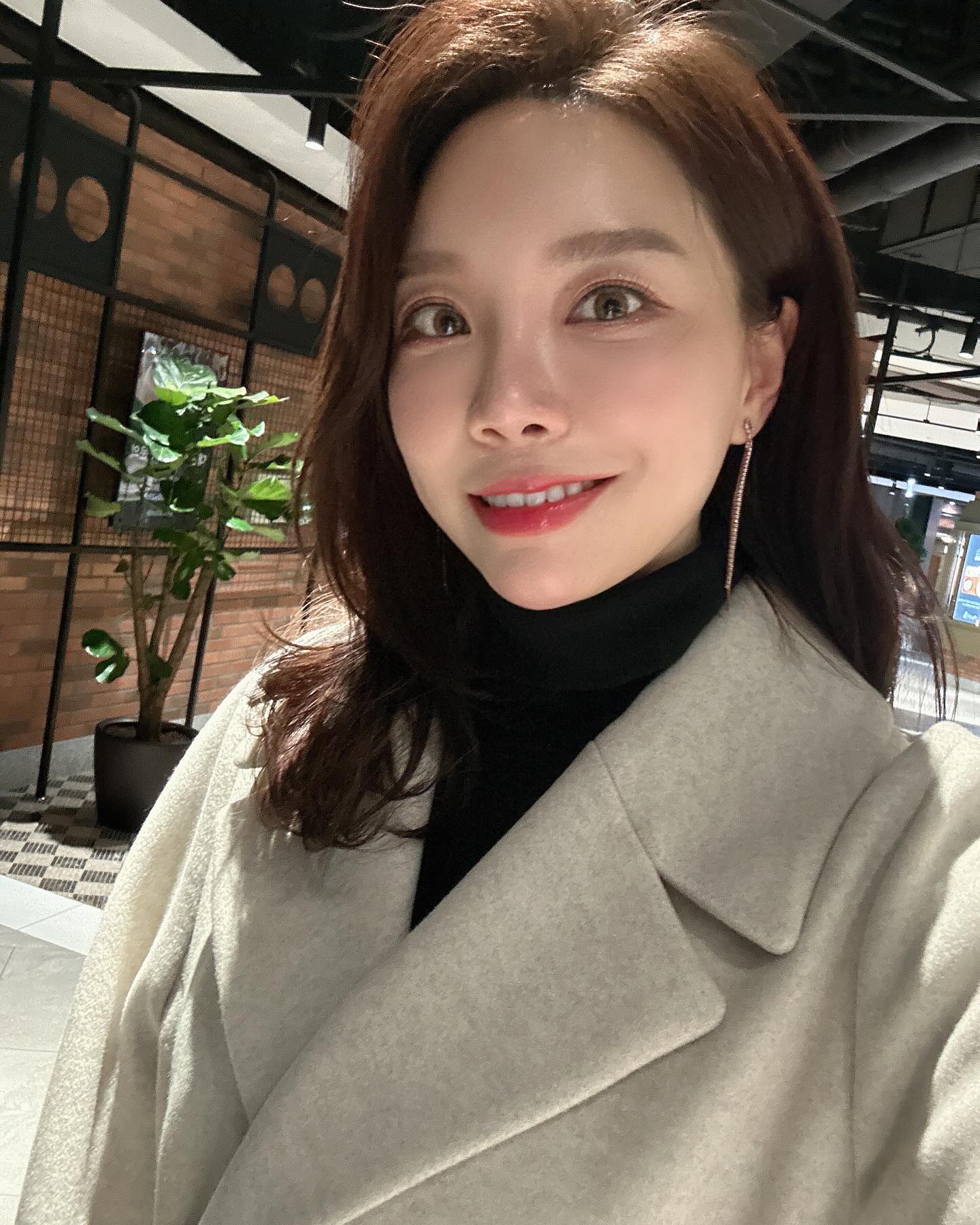오랜만에 셀카피드😀
매일 초췌하게 있다가 예쁜 척 해보았슴다 #셀피그램📷 

퇴근하고 와서 쩌들었을텐데 ㅠㅠ
울 오빠도 예쁘다고 얼매나 칭찬을 해주던지💕❤️

앞으로 자주 꾸미고 다녀야겠어여
내일도 이래쓰면 조케따❤️😍
뿌듯한 하루 

#셀스타그램 #셀스타그램 #셀카