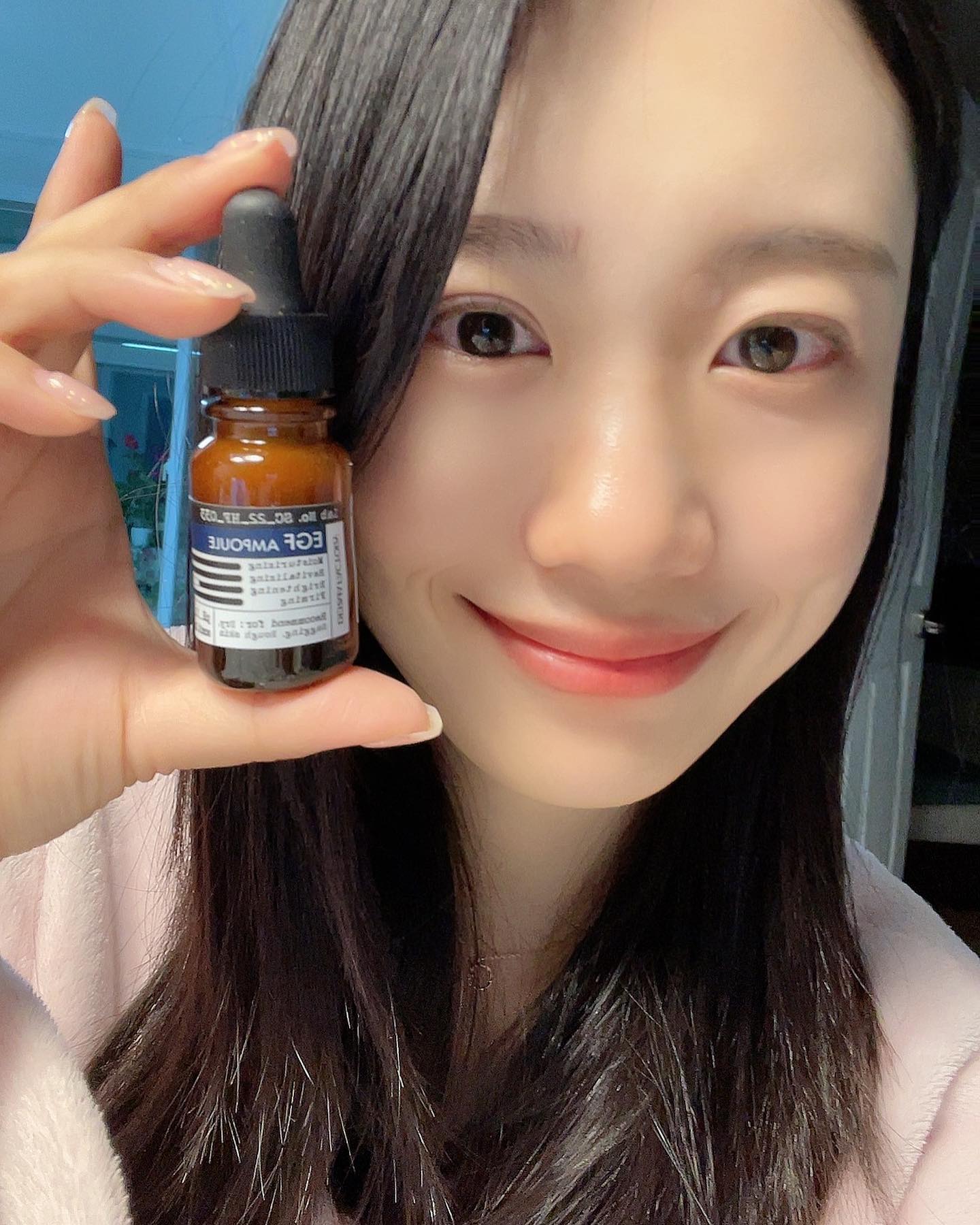 🍀더마팩토리 EGF 앰플

역시 더마팩토리 앰플이다!!
발림성도 산뜻하니 너무 좋고 촉촉한게 올 겨울 필수템!!
 이번 앰플은 강력한 재생성분 EGF를 9ppm 초고함량 담아 즉각적 탄력 및 주름을 개선해 준다고 한다!
또한  강력한 탄력개선 성분인 연어 PDRN 1%가 함유되었다 ㅎㅎ
 정제수 대신 탄력개선 성분 콜라겐수를 44%, 강력 보습성분 판테놀 3%, 베타인 1% 초고함량 담은 앰플이다🤭
 더 진~하게 담아낸 고농축 고영양 포뮬라!
 미백 주름개선 2중 기능성 제품이고 유효성분 MAX 함량인 77.7% 가 함유되었다 ㅎㅎ
정말 하나하나 신경써서 만든 제품인거 같다❣️
탄력이나 속광을 잡아주고 싶은 사람들은 어서어서 겟하기🤗💛
.
.
#더마팩토리 #dermafactory #egf #egf앰플 #egf세럼 #탄력앰플 #화이트닝 #주름케어 #탄력세럼 #탄력케어 #주름개선 #미백 #PDRN #안티에이징