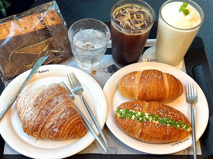 을지로카페 아방베이커리! 종각역 대파 크림치즈 소금빵 맛집:) 청계천베이커리 디저트 빵집 추천!