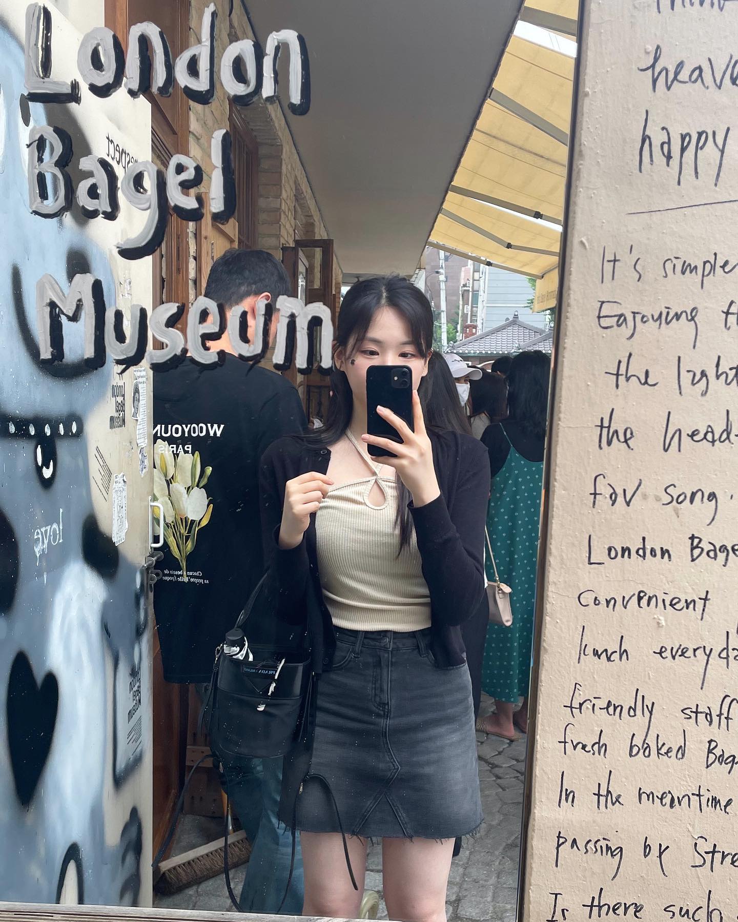 누가 나 그려놨어🐖🥯🥖
.
.
#런던베이글뮤지엄 #안국 #돼지