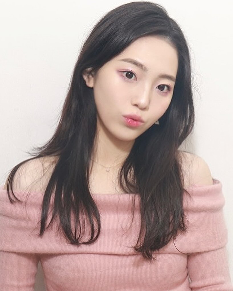 딸기우유룩 입고 나들이 🍓🤍