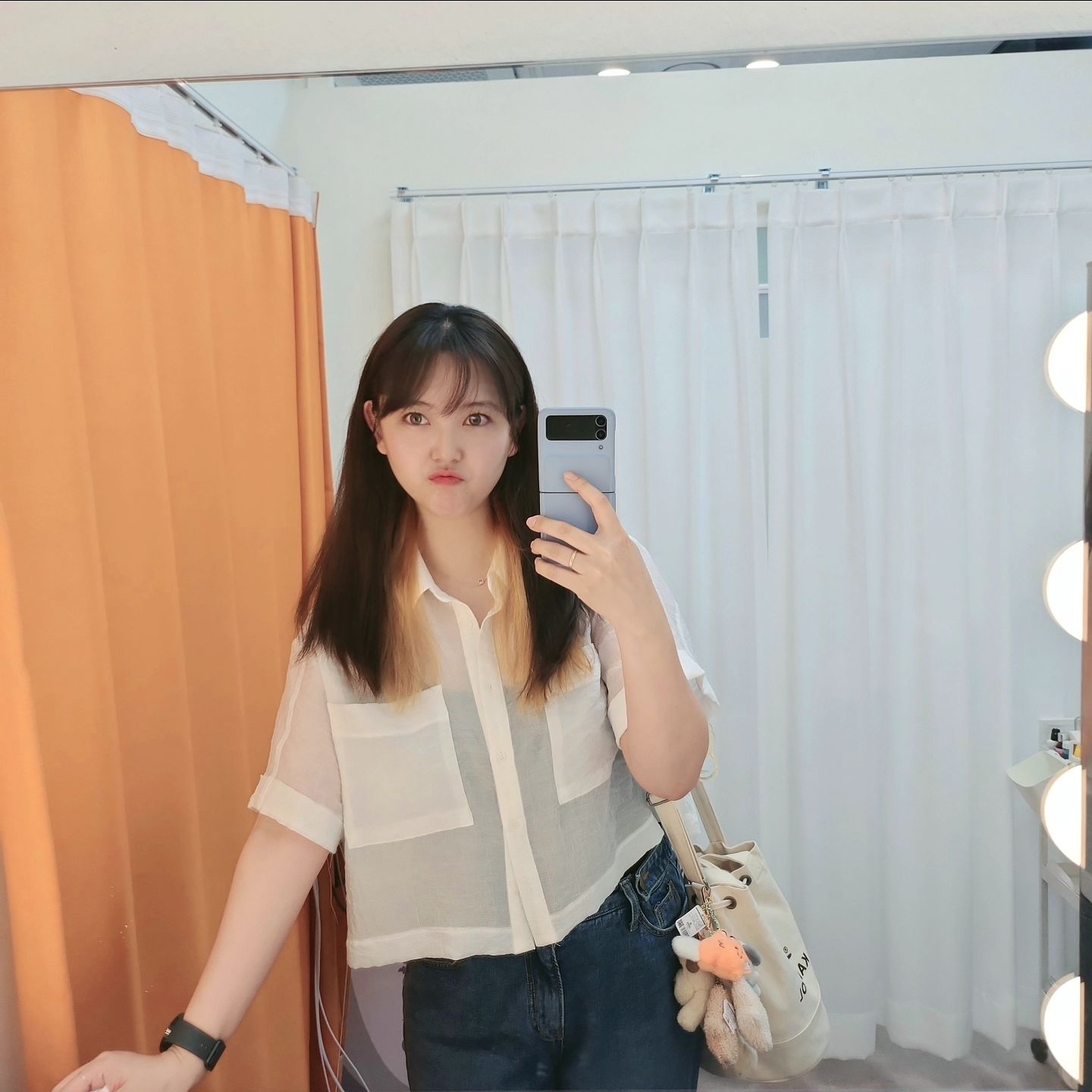 #협찬 에떼드뷰티
.
10년이상 경력자 원장님이랑 편하게 얘기하면서 예뻐질 수 있는 에떼드뷰티🥰
엄청 여러가지로 모공비우기부터 피부톤업까지 섬세하게 관리 너무 잘해주신다구요
얼굴 빤딱빤딱 해졌당ㅋㅋㅋ
관리 중에도 설명 엄청 꼼꼼히 해주셨는데 수다떠느라 까무거땅...🥲
샵도 깔끔하고 파우더룸도 완존 잘 되어있어서 더 좋아!!
피부관리 말고도 속눈썹이랑 왁싱도 함께 하시고
엄마 따라온 어린이 친구들도 책 보면서 기다릴 수 있다구👍🏼
.
관리 중간에 정전된거 시트콤인생 진짜🤦🏻‍♀️
그 시간 덕분에 원장님이랑 수다 더 많이 떨고 재밌었다🤭
.
#에떼드뷰티 #뷰티의정석 #피부관리전문점 #노원구피부 #노원구속눈썹연장 #성북구왁싱 #피부관리 #뷰티 #속눈썹연장 #속눈썹펌 #노원구피부관리 #리뷰노트 #beauty #selfie #waxing #eyelashe #eyelasheperm