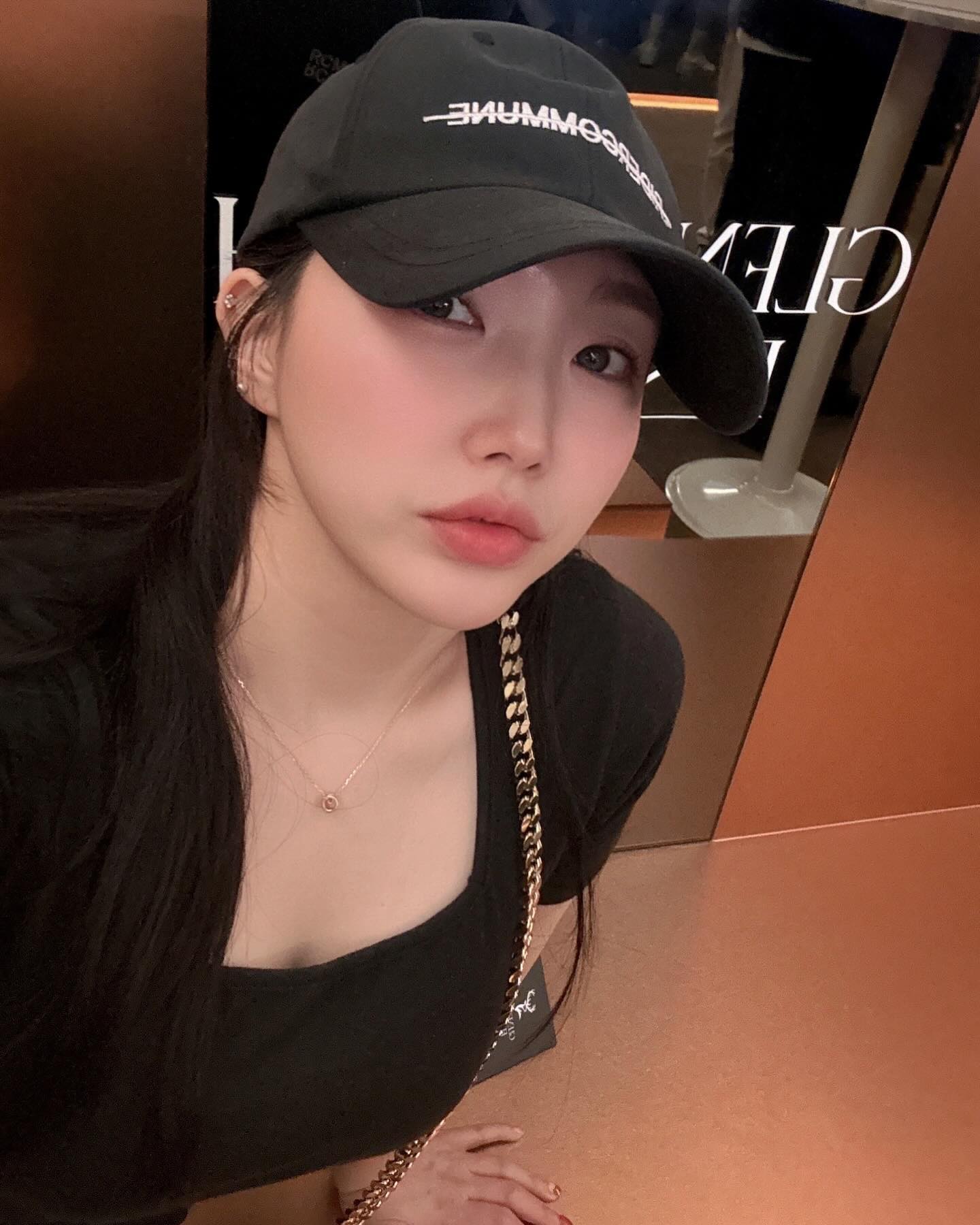 오랜만에 제대로 즐긴 팝업 glenfiddich_kr
코블러부터 장생건강원 바밤바까지..내 페이보릿 다 모였구 
비싸서 기분 좋을때만 먹는ㅋㅋ아이스크림소사이어티까지 있다
아이스크림에 술 마시는거 제일 좋아하는데🥹❤️

한자리에서 여기꺼 다 마시는거 시간 아끼고 돈 아끼는거라구🫶🏻
신나서 네잔 마시고 놀다가 취해버림 ㅋㅋㅋ
또 갈까.. 2차 라인업이 하필 제라늄하고 스왈로네🖤

📍서울 성동구 서울숲4길 15-1
신분증 필수 지참 (사진도 가능)