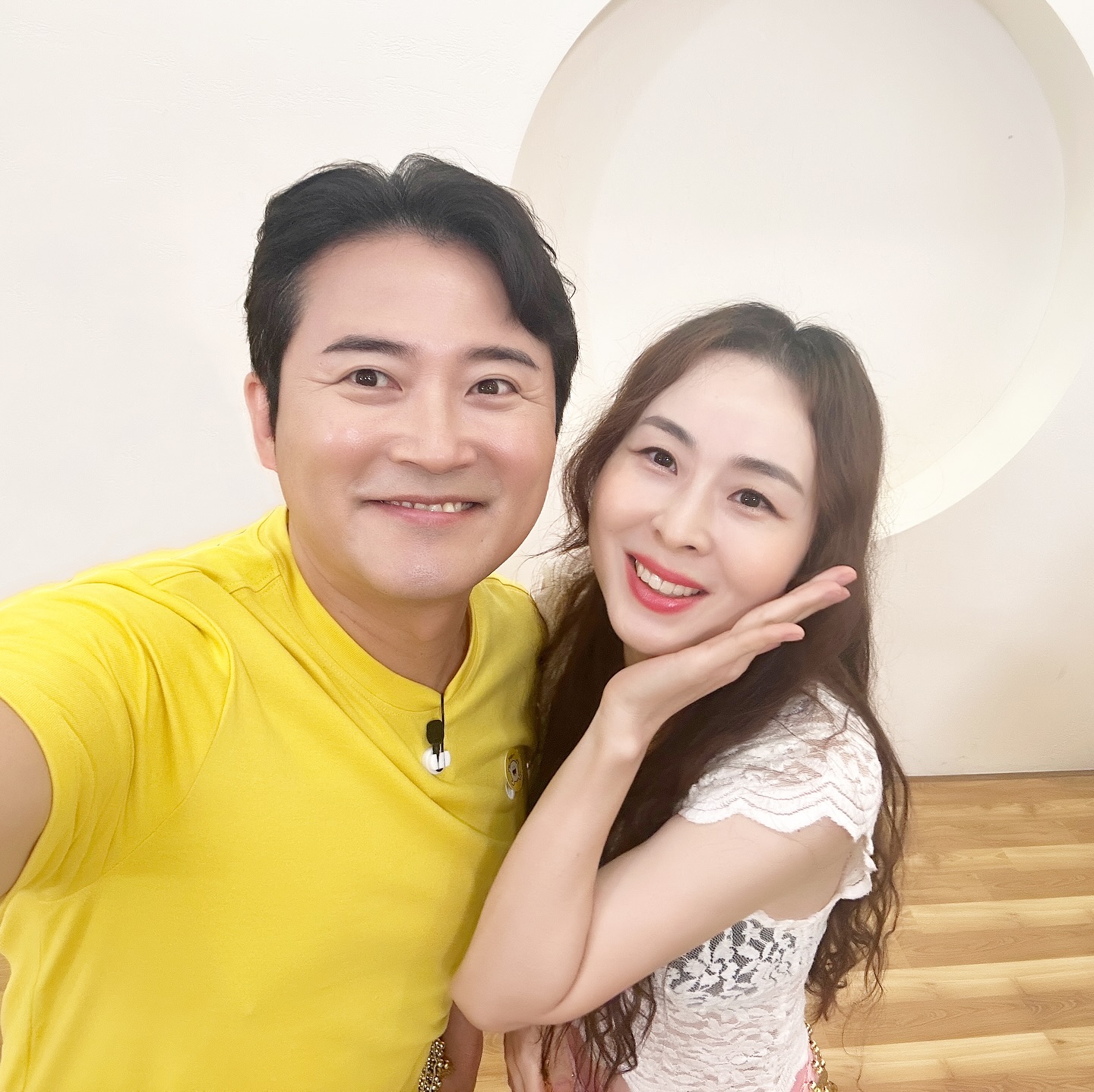#즐거운촬영 

벌써 한달전 촬영한 #슈퍼푸드의힘 

#벨리댄스 자랑 잔뜩하고 싶었는데 
133회 혈당과뱃살 편에 소개 됐어요🎊

우리 엄마 #최애배우 임호님. 
(사인 못 받아서 원망 들었다..😵‍💫)

넘 귀여우시고 성격도 좋으셔서
촬영 분위기도 유쾌👍🏻👍🏻

궁금하신 분들은 티빙에서 다시 보기 가능해요~

#뚜루랄라 #벨리새댁 #벨리댄스 #다이어트 #혈당다이어트 #벨리다이어트 #홍대벨리댄스 #임호배우님