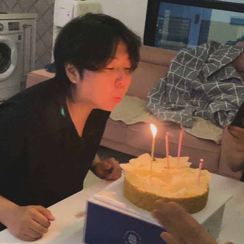 24년 6월 9일 현성이생일❤️
가사 그대로 태어나줘서 ,
이렇게 내게 와줘서 너무 고마워 
자기를 만난 건 내게 큰 행운이야 
10년,20년이 지나도 늘 이마음 그대로 
지켜나가자 사랑해🥹❤️