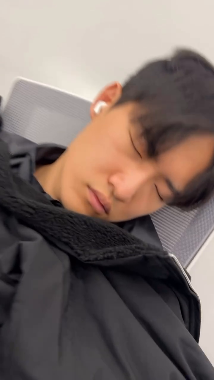 우리 민재는 코😴😴😴 하는 중
