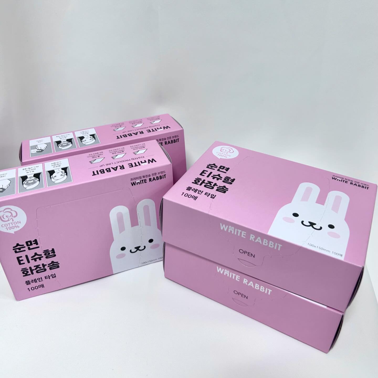 #제품제공 white_rabbit_offcial_  오늘은 화이트래빗의 순면 플레인 화장솜 후기를 들고왔습니당 ! 🐰

☘️100% 국내산 천연 순면 원단만을 사용 !
☘️보풀 밀림 찢김 걱정없이 사용이 가능해요!
☘️넓은 면적의 화장솜으로 다양한 용도로 사용가능해요 ! (스킨팩, 닦토, 넓은 부위 진정용도 등)

화장솜의 면적이 정말 커서 다양한 용도로 사용할 수 있는게 정말 장점이라고 생각이 들었어용 저는 주로 화장을 지울때 사용해봤는데용 지울때 정말 자극되는 것 하나 없이 깔끔하게 지워지는게 정말 좋았답니다 ! 순면이라서 그런지 정말 순해서 부드럽게 닦이는게 최고에요☺️

#화이트래빗 #화이트래빗화장솜 #화장솜 #화장솜추천 #화장품브랜드 #순면화장솜 #기초세안 #코덕 #코덕맞팔 #cosmetics #beauty #좋아요