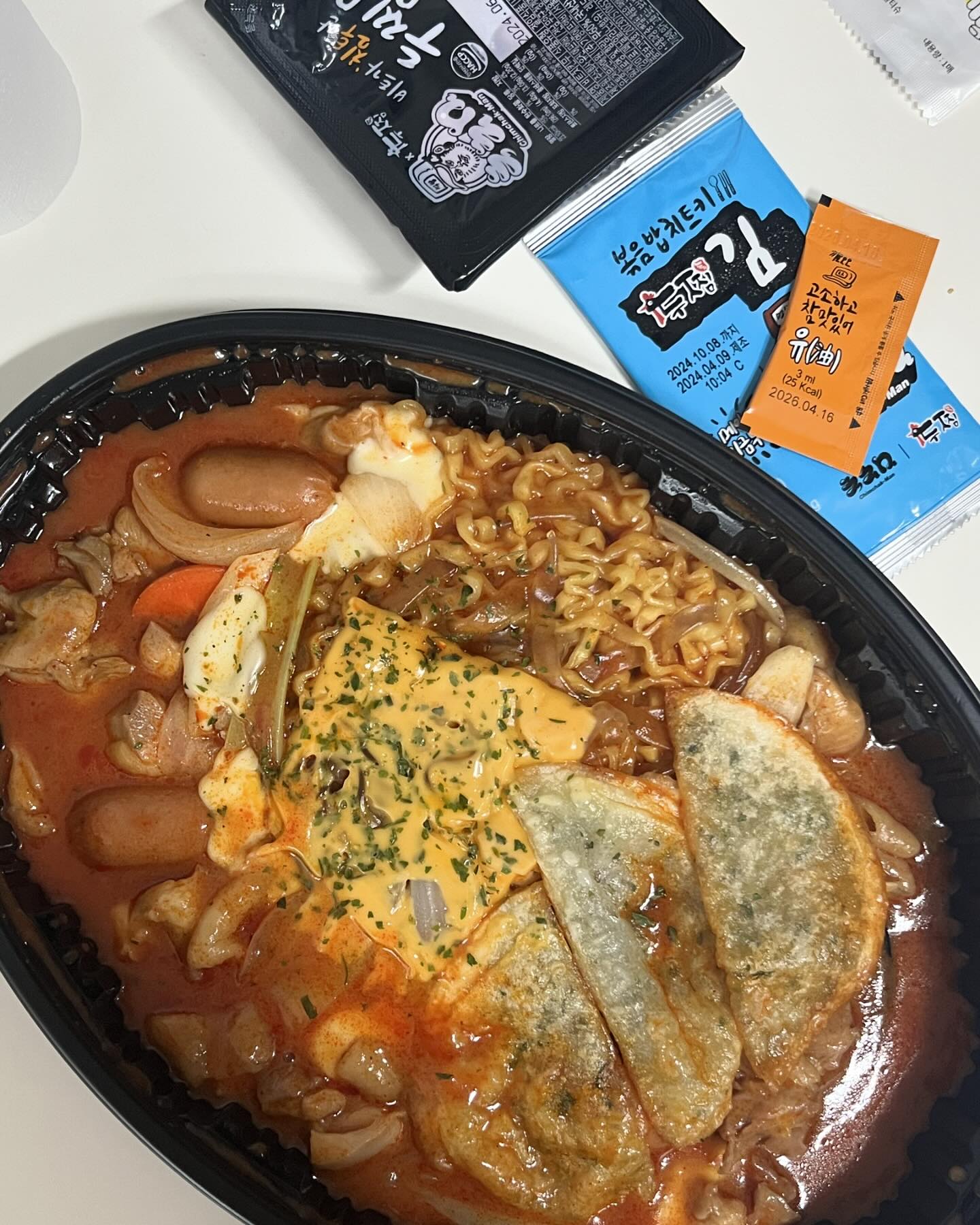 #두찜 #두찜불닭로제 #두찜로제찜닭 #제품후기_자평 

✔️두찜 불닭로제(뒤로 넘겨서 소리 꼭 들어보기!!!)

진짜 저 믿고 한번만 드셔보세요..@저 진짜 몇번을 시켜먹었는지 모릅니다 ㅠㅠㅠ 지짜 맛있구오 약간 먹으면 까르보불닭 느낌 나옹!!! 저는 보통맛 매운맛 두개 다 먹어봤는데 슐직히 매운맛은 매워서 보통으로 드셔보세오!! 적당히 맵고 완전 강추ㅠㅠㅜㅜㅠㅠㅠㅠ❤️❤️❤️❤️