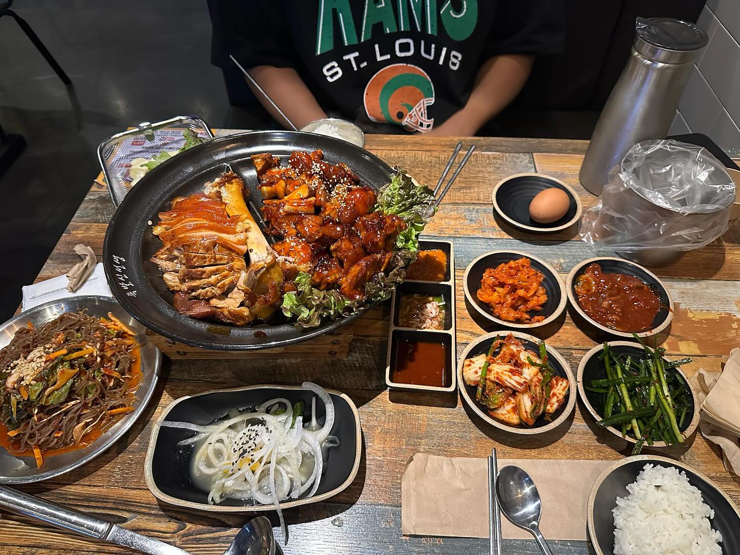 호수랑 같이 족발 맛도리집 방문~! 
.
.
.
#족발신선생 #족발맛집
#보쌈맛집
#화덕족발맛집
#맛있는족발 #국내산족발MBC생방송오늘저녁출연업소