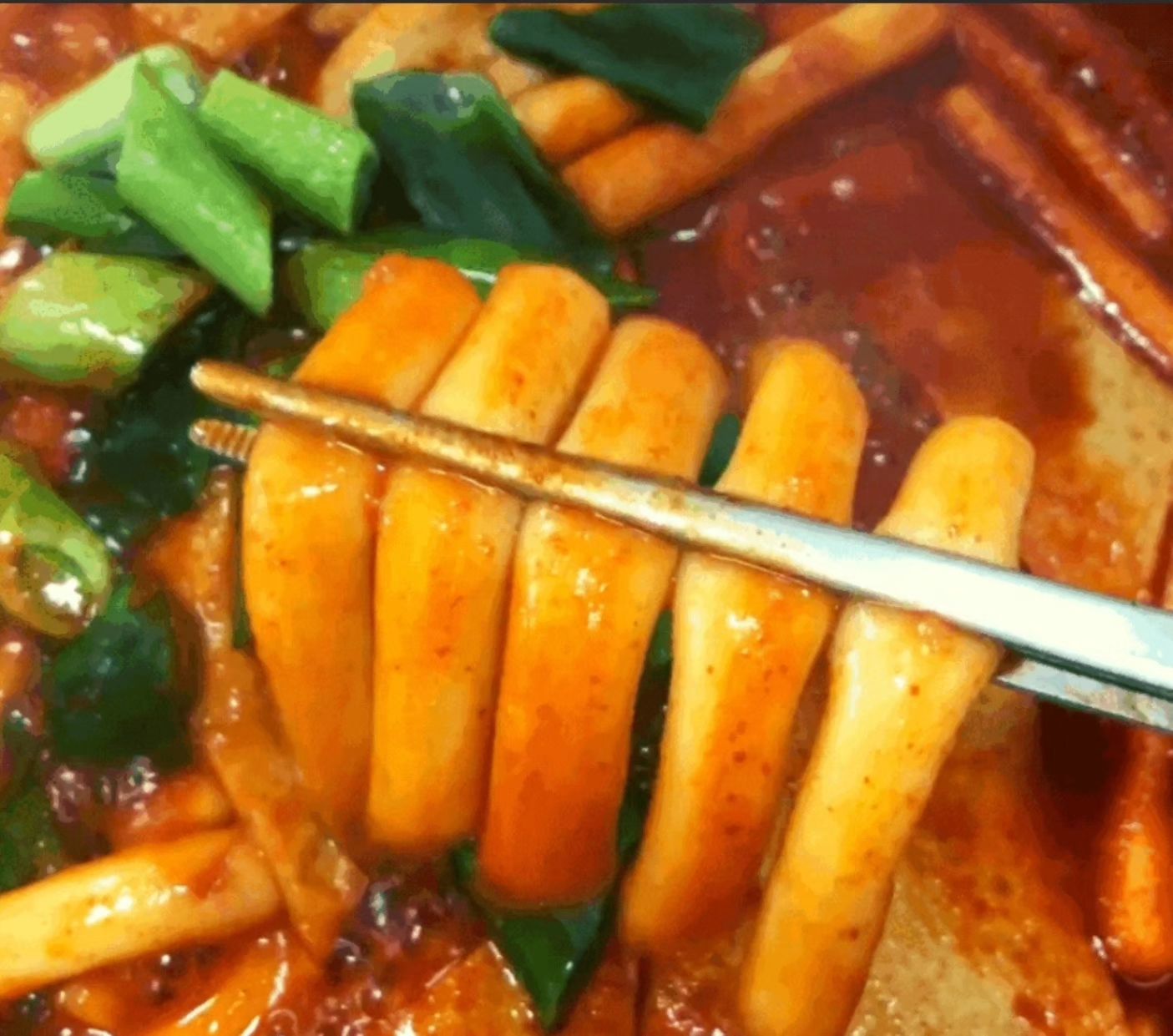 예전 학교앞 분식집 기억하시나요?
분식집에서 먹던 떡볶이
맛있어서 매일 먹었던 기억이 나네요 ㅎ

그 추억의 맛을 재현한
홍가네 떡볶이😍 
밀키트 구성으로 되어있어 
집에서 간편하게 분식집을 재현해볼수 있다죠 ?

👉구성 : 5인분 구성, 10인분 구성 (로제,짜장,오리지널)
👉공구기간 : 8/28-30

아이들도 먹을수 있게 순한맛도 있고
어른들 입맛에 맞춘 매운맛도 있어요😄
밥하기 귀찮을때 간단한 떡볶이로 😍

구매는 프로필 링크로 홍가네 떡볶이 클릭 💙

#떡볶이 #홍가네떡볶이 #떡볶이공구
#홍가네떡볶이공구  #구매이벤트 #분식집 #떡볶이맛집 
#쭈인마켓 #맛있는한끼 #우리집이맛집