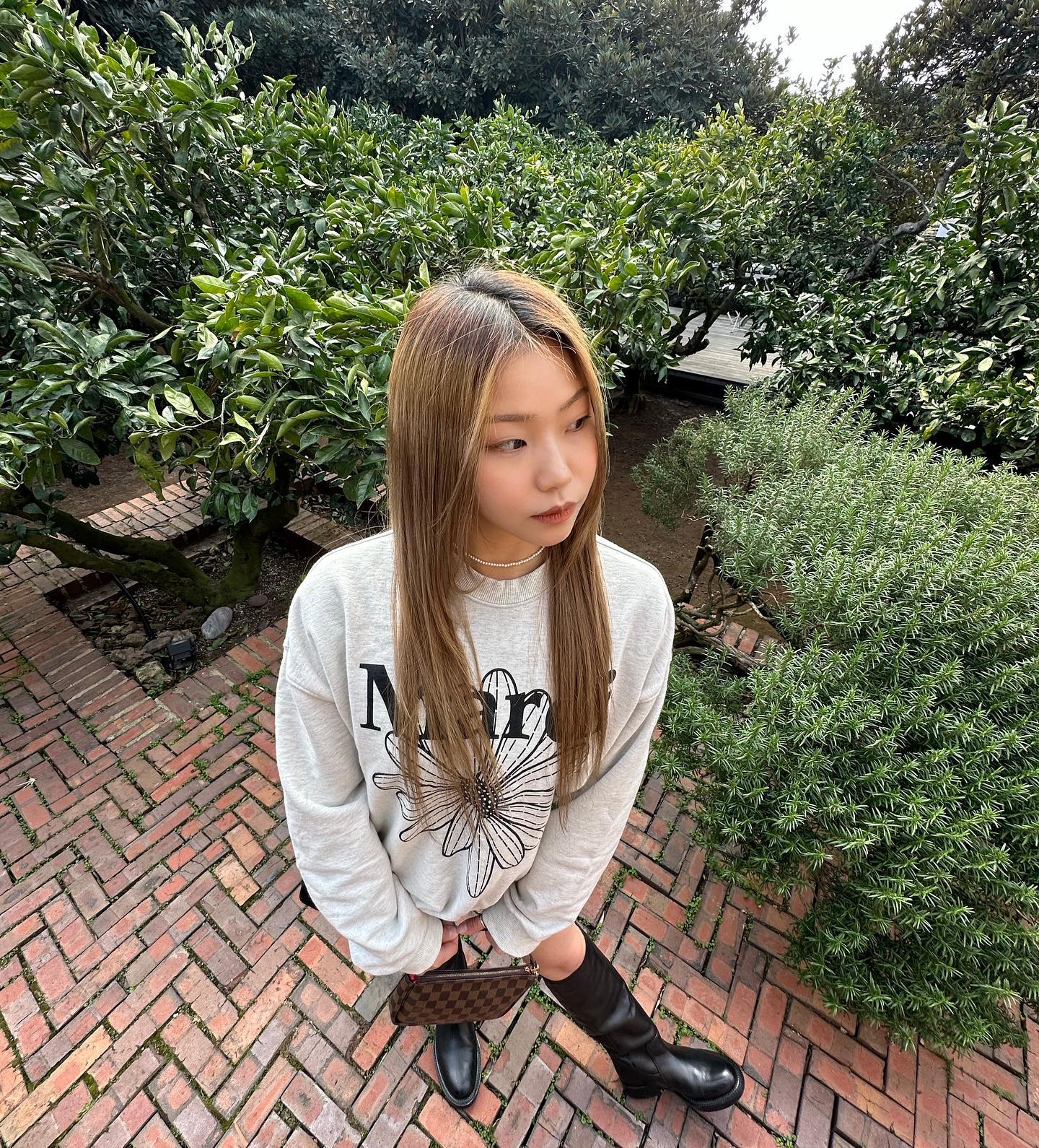 요런 코디 내 스타일은 아니지만 말이야 ~
꽤나 맘에 들잖아 ?