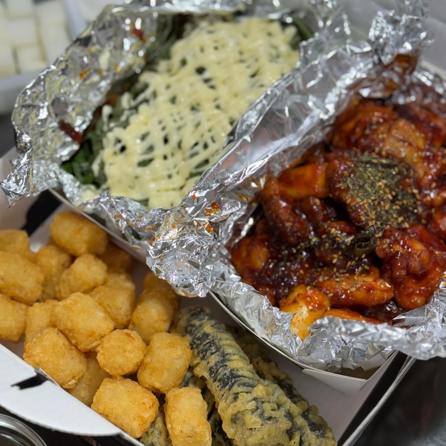 #광고 
냠냠숯불두마리치킨 yummy_chickenfood

숯불치킨과 후라이드치킨을 동시에!
가성비있는 착한 가격으로 맛볼수 있는
냠냠숯불두마리치킨 먹어봤어요😋

숯불향 가득 베인 쫄깃한 식감의 닭고기 구이

냠냠숯불두마리치킨 시그니처 메뉴는
깻잎숯불구이와 숯불양념구이라고하니
취향에 맞게 선택해보시면 좋을 것 같아요💕

오늘 저녁은 치맥이닷 🍗🍺

#냠냠숯불두마리치킨 #숯불양념치킨 #후라이드치킨 #숯불치킨 #치킨추천 #배달치킨 #양념치킨 #냠냠치킨 #간장치킨 #먹스타그램 #맛집추천 #치밥 #delicious #kfood #kchicken #chicken #koreafood #fff #instagram #instagood