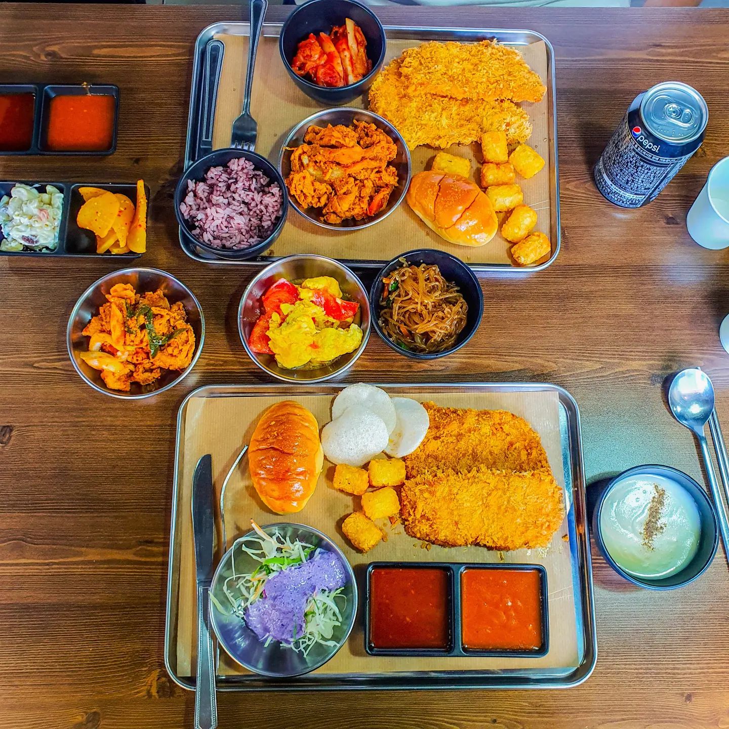 #광고

감남 물가 살인적인거 알죠? 너무 비싼 것들 투성이인데
현 이벤트가 7,900원, 정가 10,900원이라는 가격에
돈까스+제육+떡볶이까지 무한리필 실화인가요!?
고물가 시대에 이만한 가성비 없다∼∼

위치는 신논현역 6번 출구에서 5분 내외 거리로
방문하기에도 너무 좋은 위치에 있었어요 :)
매장 내부도 넓어서 단체모임에도 안성맞춤!!

무한리필인데 국내산 아닌거 아니야? 싶을 수도 있는데
고기, 쌀 모두 국내산이라서 먹는데도 걱정 없어요.
소스도 과일 소스, 매운 소스 2종이 준비되어 있어서
원하는대로 선택해 먹을 수 있다는 장점도 있답니다 😁

거기다 소주맥주도 2,500원 2,900원으로 저렴한 가격이고,
다양한 수제맥주도 최대 5,900원에 판매중이니
한끼 식사를 알차게 즐겨보고 싶다면 꼭 방문해보세요🙂👍

❤️ 매장명 : #돈비고고 d.b.gogo
🧡 위치 : 서울 강남구 강남대로106길 7 2층
💛 전화번호 : 0507-1389-2062
💚 가격 : 7,900원 ∼ 10,900원

* 반찬들도 가성비 넘치고 튀김도 바로바로 나옴!!

#강남돈까스 #신논현돈까스 #강남맛집 #신논현맛집 #수제돈까스 #돈까스 #제육볶음 #즉석떡볶이 #수제맥주 #신논현맛집 #강남맛집 #신장개업 #돈까스무한리필 #강남무한리필
