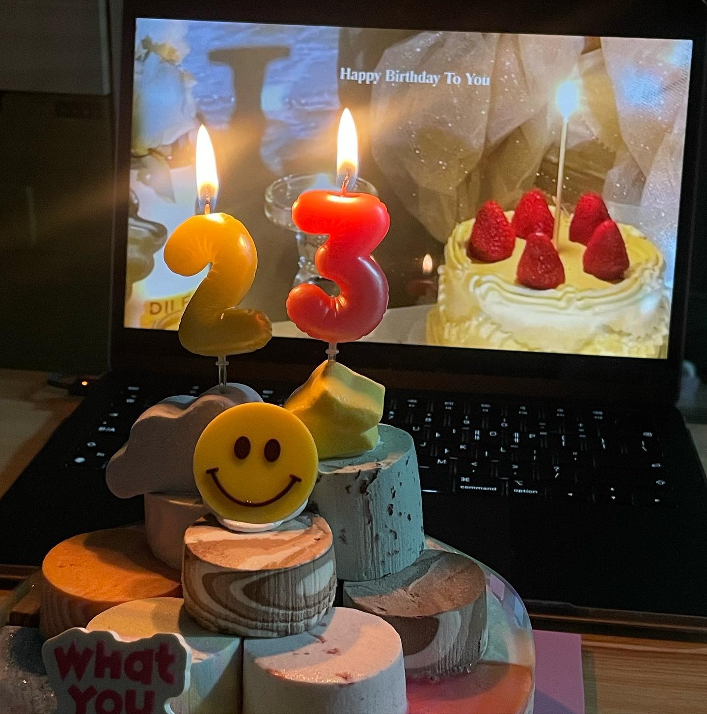 👩‍❤️‍👩🎂