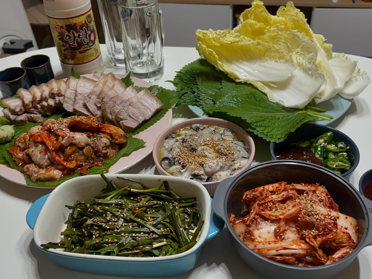요즘 남자친구 덕에 집에서 호강하네요 ;)
우리 집이 맛집이여🤣👍
#김장김치 #수육 #굴김치 #굴보쌈 #홈쿡