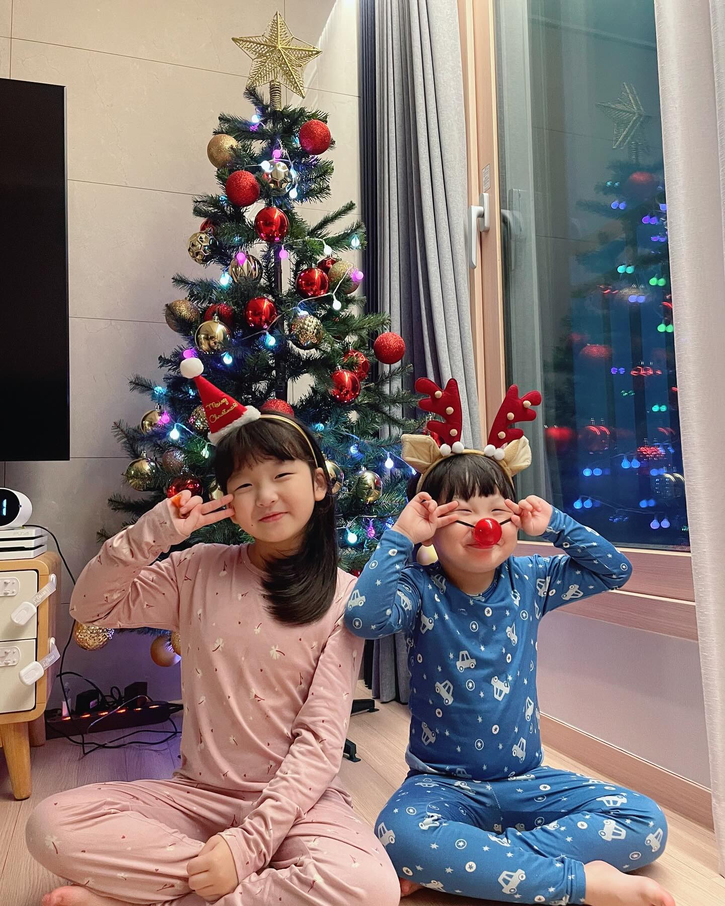 크리스마스 한달 전🌲❤️
같이 트리 오너먼트 달고 꾸미는데 새삼 많이 컸네☺️
.
#미리메리크리스마스🎄 #트리설치완료❄️