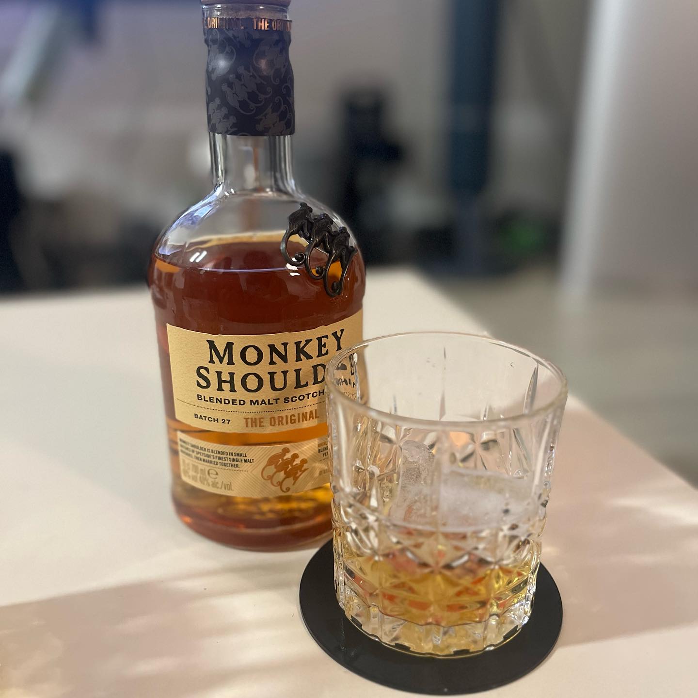 #몽키숄더 #몽키숄더위스키

✔️700ml
✔️40%
✔️블렌디드 몰트 스카치 위스키

코스트코 방문해 4만원대에 구매!
스파이시함이 매력적인 위스키
하이볼로 타먹었을 때도 조화가 참 좋아요

#위스키추천#코스트코위스키#위스키