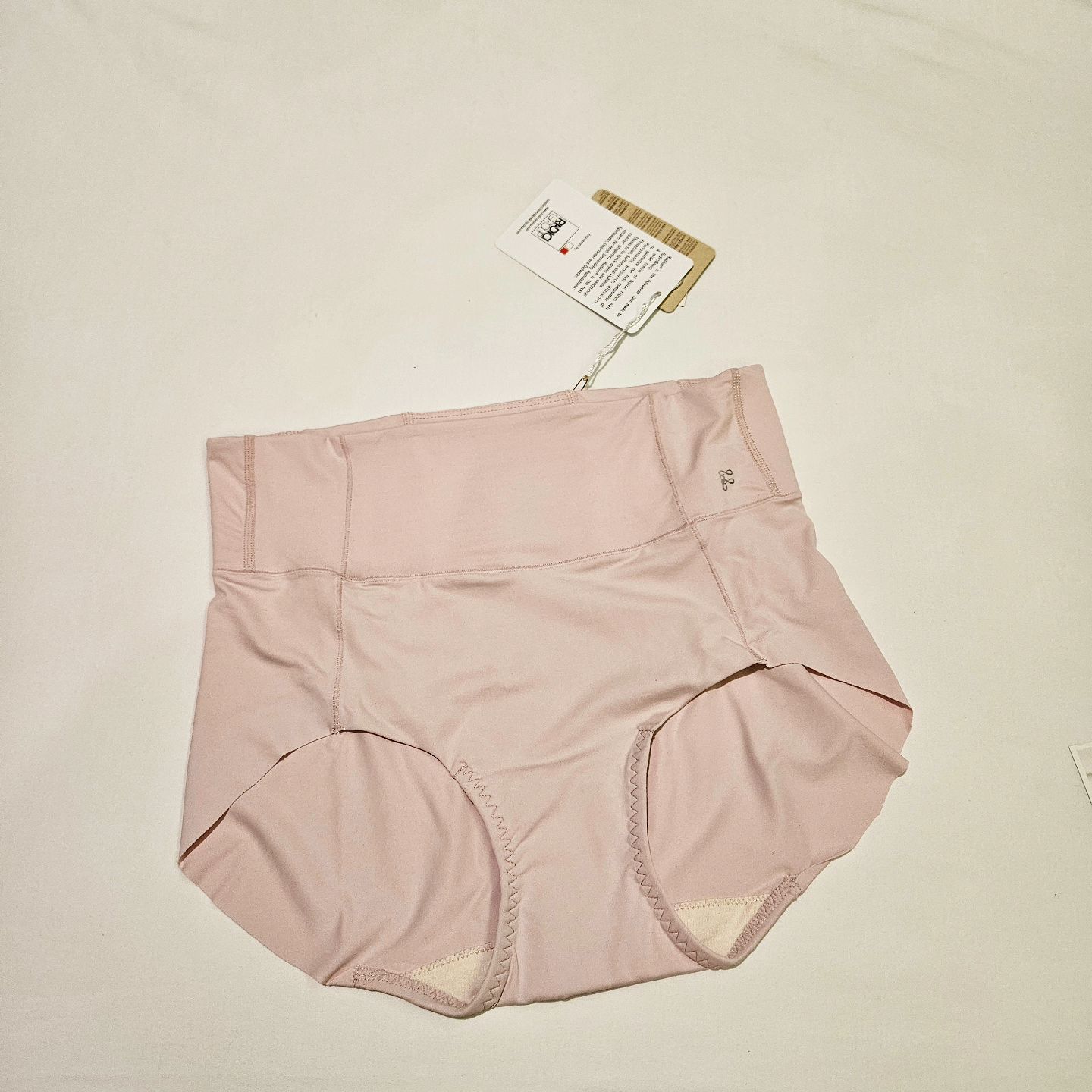 요런 요물 속옷은 나만 알고싶으나 ㅎㅎ
소개하기로 나이들어가니 뱃살이 아래만 툭
살도 다시 찌고 어흑 정말 속상했던 찰나
살툭튀 어리고무줄 엉덩이끼임 팬티라인까지
완전 해결해주는 속옷 정말 신기한 팬티
.

기존에 보정 속옷이있으나  불편하고
답답했는데 그런 부분도 다 해결 되면서.
아랫배 감쪽같이 해결 뭐이런 신기한 팬티가 다
있지? 입으면서도 계속 감탄 라인도 감쪽같이.보정
거기다 편안함까지 똥꼬 냠냠은 저리가라 훠이~
압박이 아닌데 뭔가 딱 잡아주고 편안함
특히 보정속옷이라면 화장실가서 낑낑거림이
기본인데 #프리우먼팬티 는 그럴 걱정이없이
자연스러워서 더 놀람 그리고 중요한 배살이 
감쪽같이 커버된다는게 대박 놀라움 
.
살찐 요즘 나의 아랫배 그리고 호르몬변화로
아랫배 살찌는게 갈수록 당연한다는데 
요런 요물 속옷은 필수로 챙기는게 정답일듯 아잉
너무 편안하고 기능성부터 뭐하나 빠지는게 없음 색상도
이뻐서 반함  Y존 압박도 없어서 👍 👍 
.
.
.

freewoman_official
.

#프리우먼팬티 #여성심리스팬티 #여성보정팬티

#여성골프팬티 #필라테스팬티 #요가팬티 #여성빅사이즈팬티
 #뱃살보정팬티 #똥배보정팬티 #여성스포츠팬티