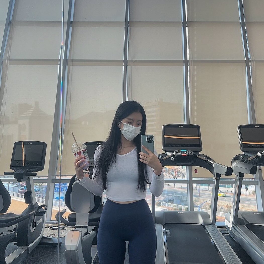 운동 시켜줄 사람~🙋‍♀️
역시 혼자는 재미가 없어😤

#운동 #몇년째 #헬린이