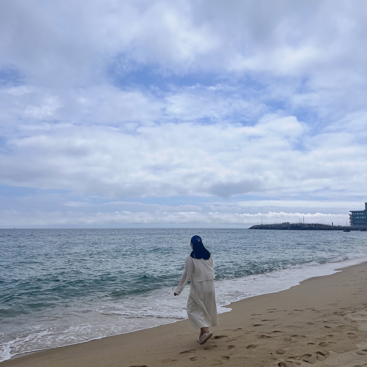 요새 피드가 뜸~하지만!
알아서 찾아오시는 분들때문에 항상 럭키비키💙

이렇게 좋은 걸 시도조차안해보면 꿈에서도 나올껄요?☺️

7월달도 어느새 절반! 또 얼마나 들어오려나 ㅎㅎ

#7월달도 #현경팸모집중
#시간없으니깐퍼뜩 #상담이라도받아보세요