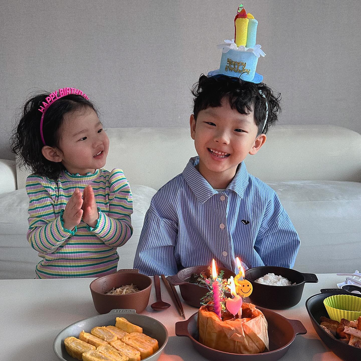 Happy 서후 데이 🎁🎈🎂💙
서연이가 뽀뽀해준다니까 침 묻는다고 싫다네.. 해줄때 받어라