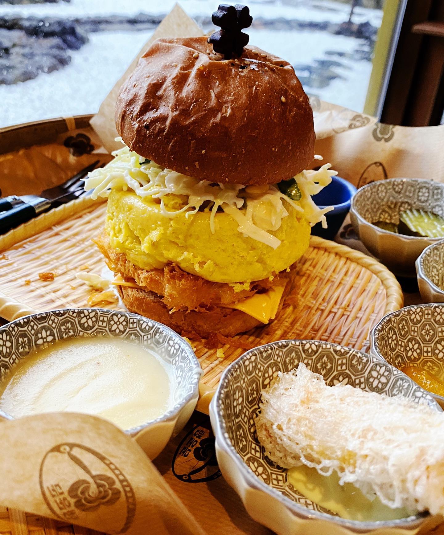 #협찬 

제주 애월 수제햄버거는 행운문!!
새우버거한상이 푸짐하고,
인스타감성 제대로 느낄 수 있는 곳💛

#제주맛집 #제주애월맛집 
#제주수제버거 #제주애월수제버거맛집 
#제주행운문 #애월행운문 #새우버거

* 자세한 후기는 신비로거 블로그에 있어욤
https://m.blog.naver.com/sinbloger/223270761634