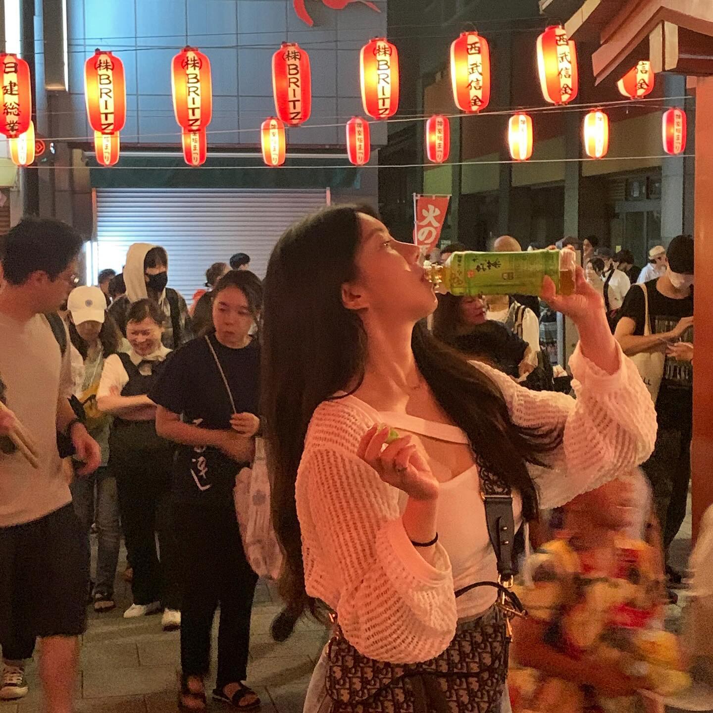 나 몰래 おいお茶에 술탄게 분명해!(きゃ)🥴❤️
.
.
.
.
.
#韓国人 #일본 #도쿄 #여행  #japan #tokyo #日本 #東京 #お祭り #일본축제 #축제