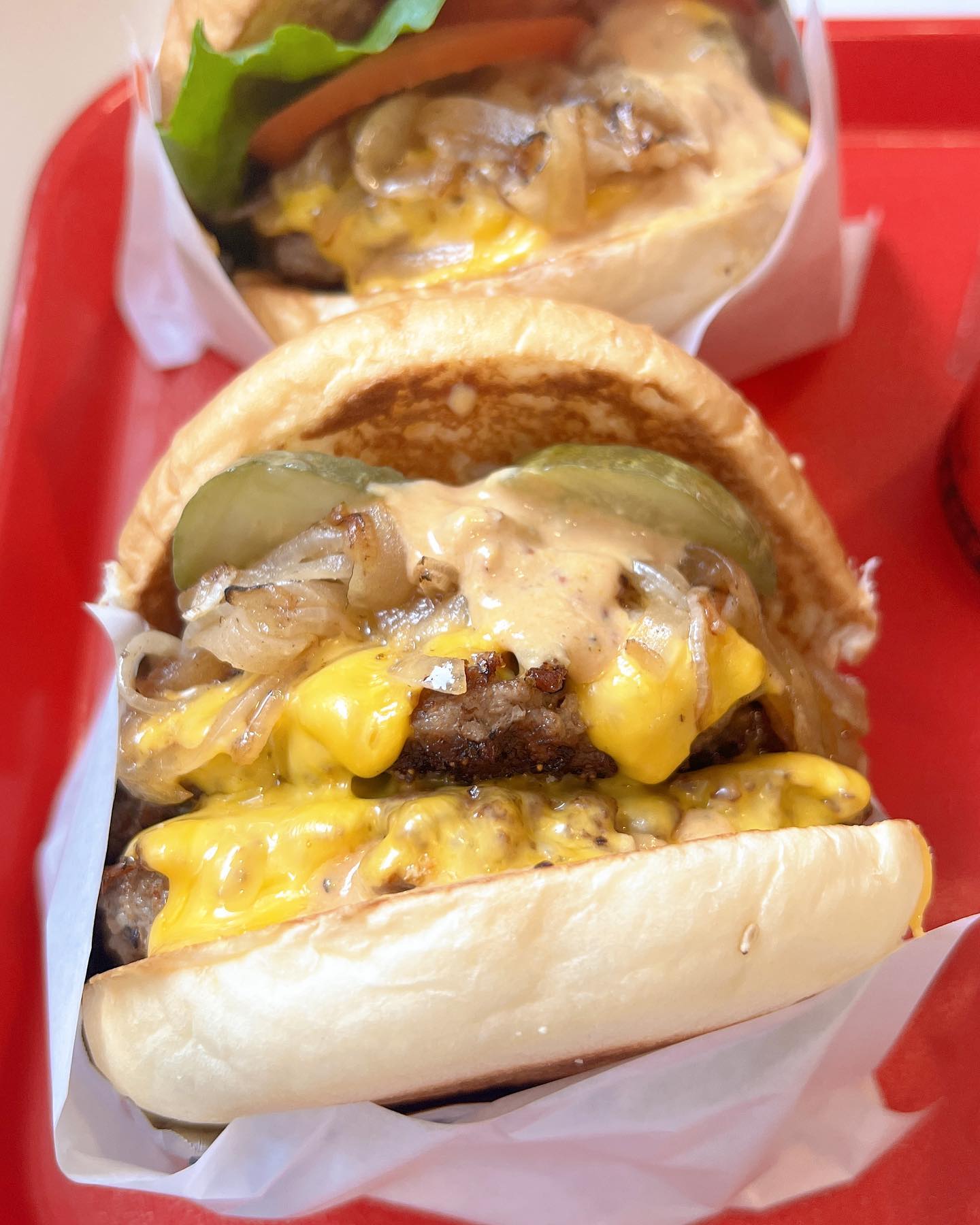잠실 수제버거 맛집🍔
-
🍔올더웨이
▫영업시간 화~일요일 11:00 ~ 22:00
▫석촌역 근처

오랜 다이어트가 끝나서 오랜만에 찾아왔습니다 ㅎㅎ
잠실 석촌역에 있는 수제버거 맛집 올더웨이!!
더블치즈버거 완전 강추드려요!!
느끼하지않아서 느끼한거 잘 못드시는 분들도 맛있게 드실 수 있습니다!!
잠실 갈 분 있으신 분들은 꼭 들려보세요 ◡̈ 
-
자세한 여행지정보와 꿀팁은 jun_due / 프로필블로그💌