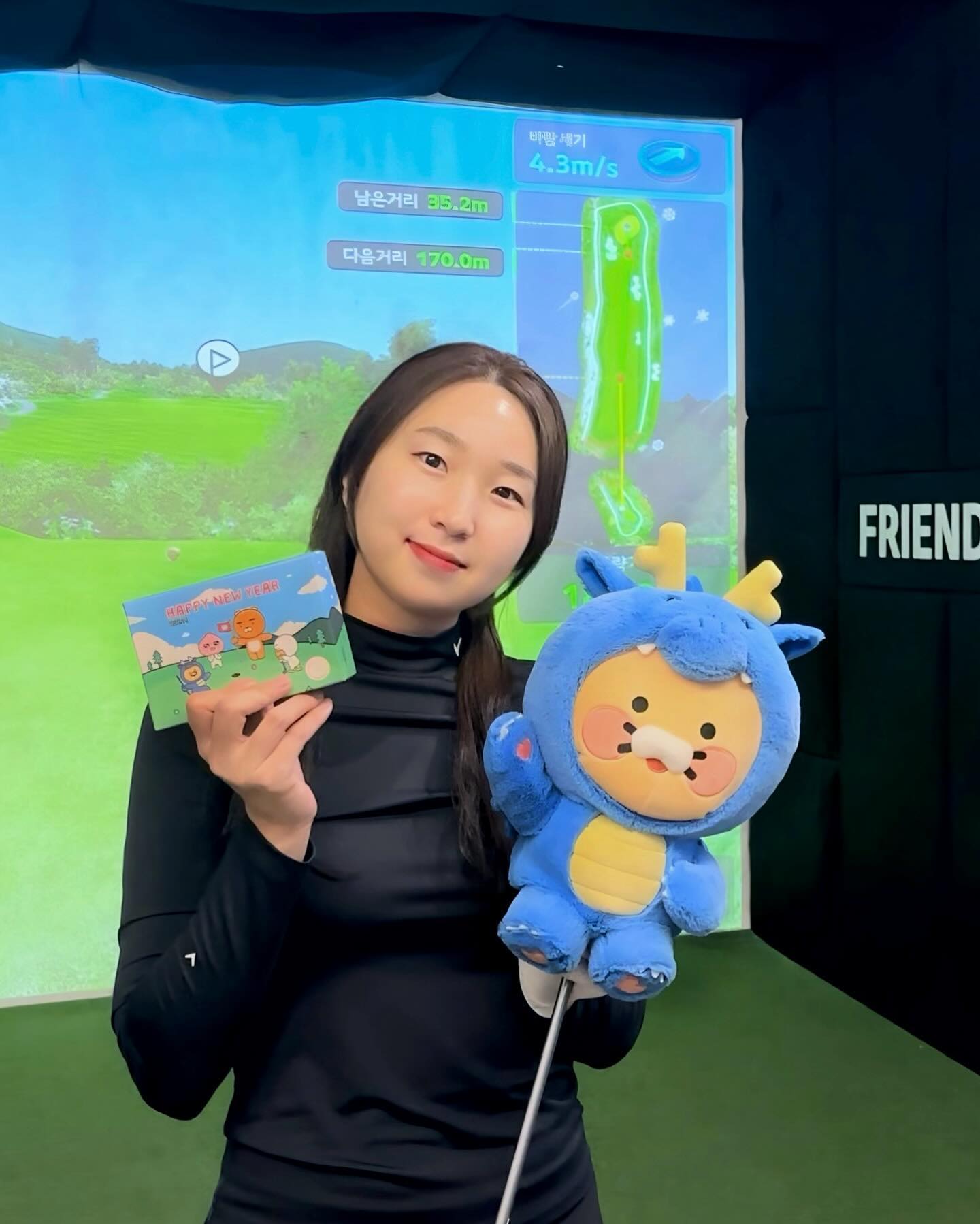#ad 2024년은 춘뇽이의 해🐉💙

2024년 청룡의 해를 맞이하여 춘식이가
힘과 행운의 상징 푸른용으로 변신했어요🌟

이리봐도 저리봐도 귀여운 춘뇽이 커버🩵
우뚝 솟은 뿔과 파닥파닥 날개가 너무 앙증맞죠?
춘뇽이 골프공은 잃어버릴까봐 못 쓰겠다는..😇

소장용, 선물용으로💝 좋은 춘뇽이 에디션!
새해에는 행운의 춘뇽이와 함께 라베하세요💘

🎁 사전 예약 이벤트 보러가깅
kakaofriends_golf_official 
✔️23.12.18 ~ 24.01.01

#춘식이크루 #춘식이 #카카오프렌즈골프 #카카오프렌즈 #골프용품추천 #골프용품선물 #골프채커버 #골프공추천