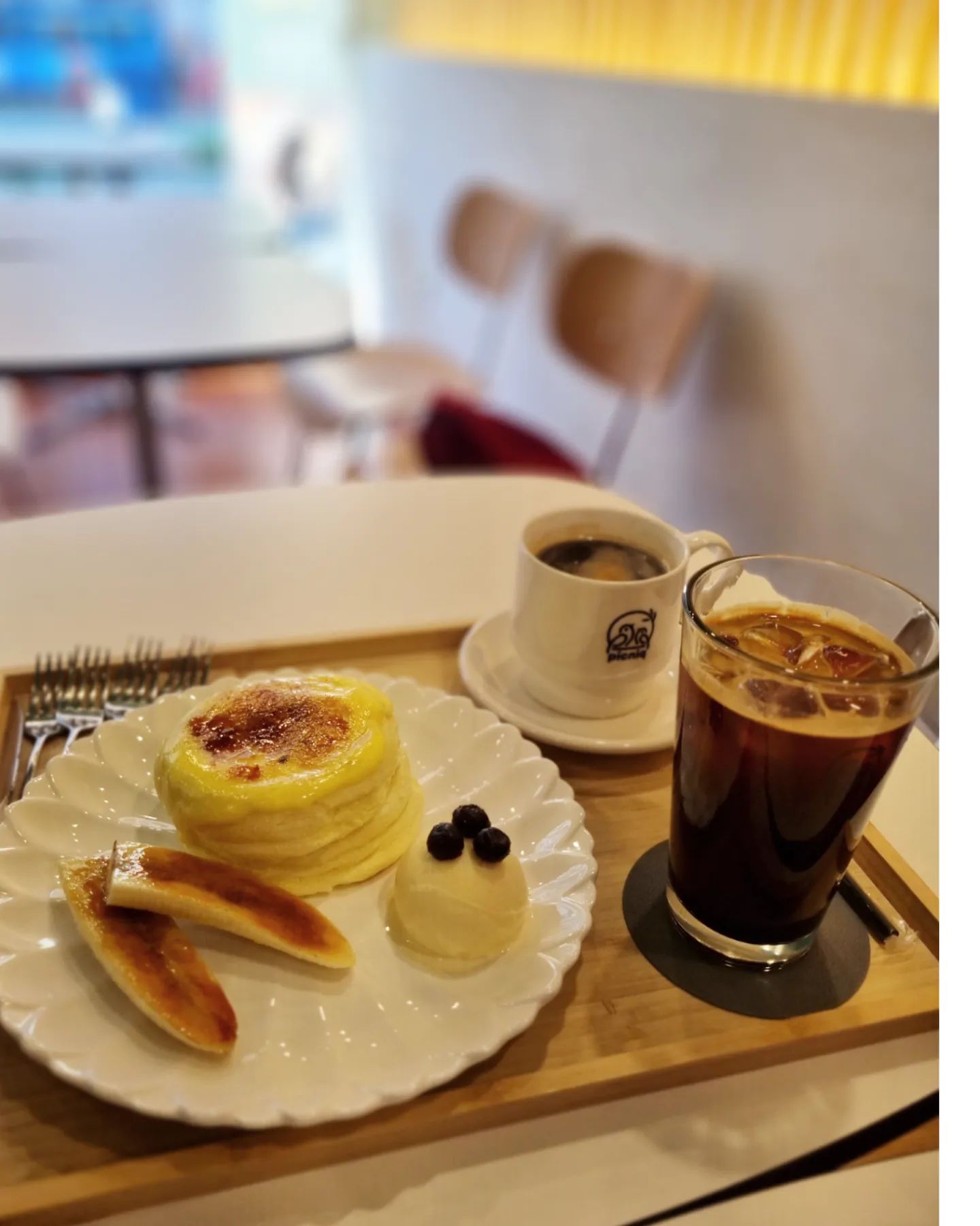 #수플레맛집 #picniq #점심먹기전에피타이저 #수플레꿀맛 

맛집탐방 하느라 운동도 땡땡이쳤는데,
개인사정으로 가게 문을 닫아버려서
절망해버린 우리....ㅋㅋㅋㅋㅋㅋ

결국 다른 맛집 찾아 왔는데
11시반 오픈이라 
한참을 기다려야하고....

결국 굶주린 배와 추위를 피하기 위해
옆에 카페에 방문했는데!!
이것은 예상치 못한 수플레 맛집이었어요!😍