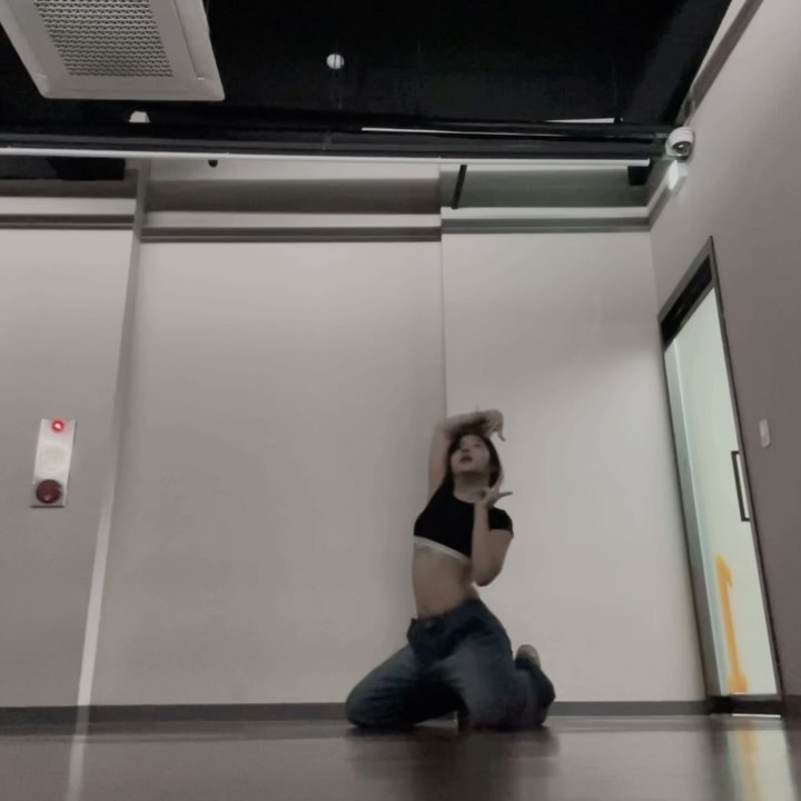 📵 𝓣𝓪𝔁𝓲 𝓑𝓵𝓾𝓻𝓻 📵  이소리는 부재중.
moresojuplease x natty_0530 

#taxiblurr #taxiblurrnatty #fyp #fypシ #kpopcover #춤 #04 #댄서 #dance #jaypark #kissoflife #natty #나띠 #박재범 #lfl #fff
