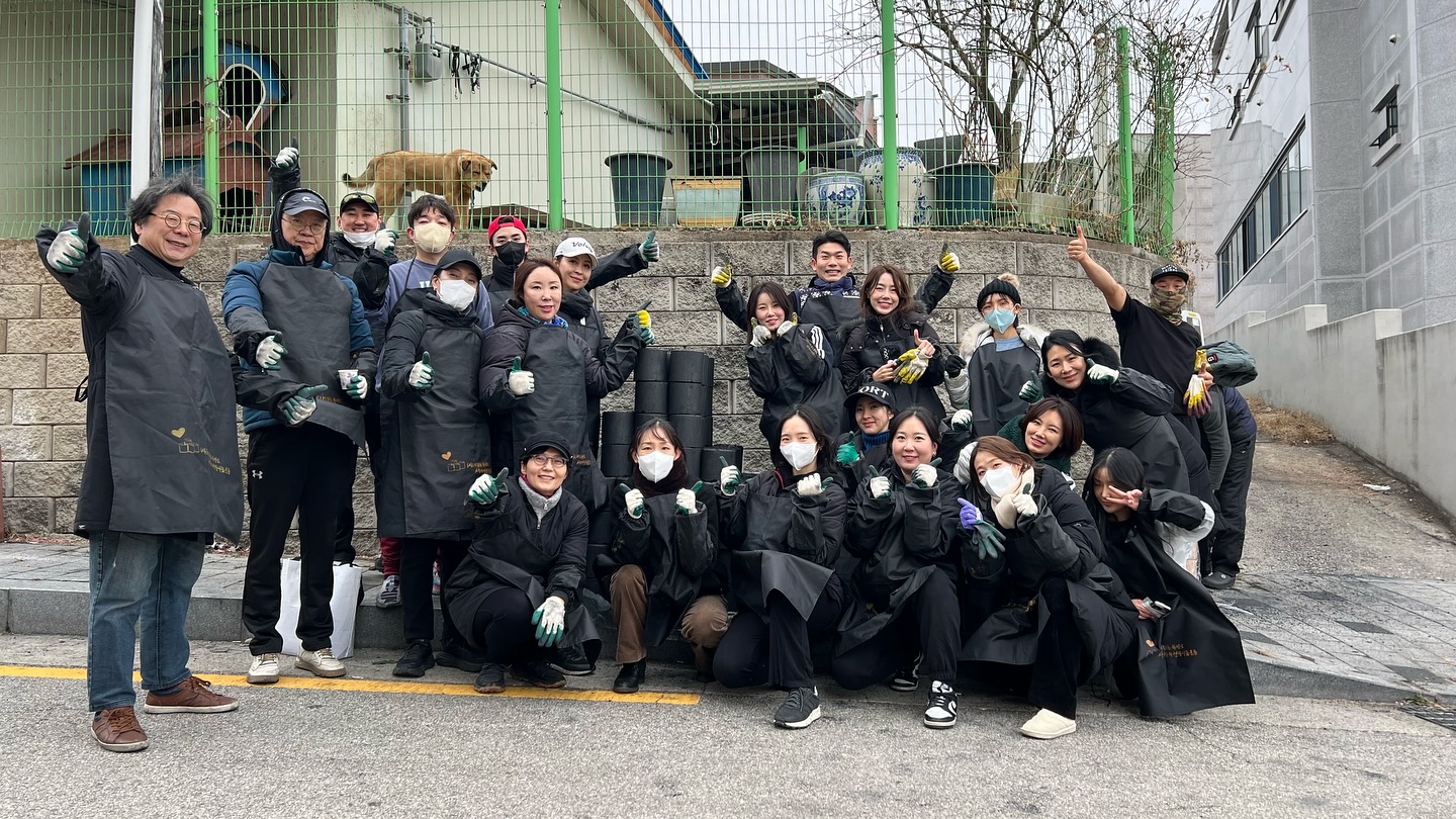 🖤🩶

올한해도 따뜻함을 배달했습니다 !!

다들 최고✨

항상 좋은분들과 함께 따뜻함을 나눌수있기를 🫶🏻
.
.
.
#연탄봉사