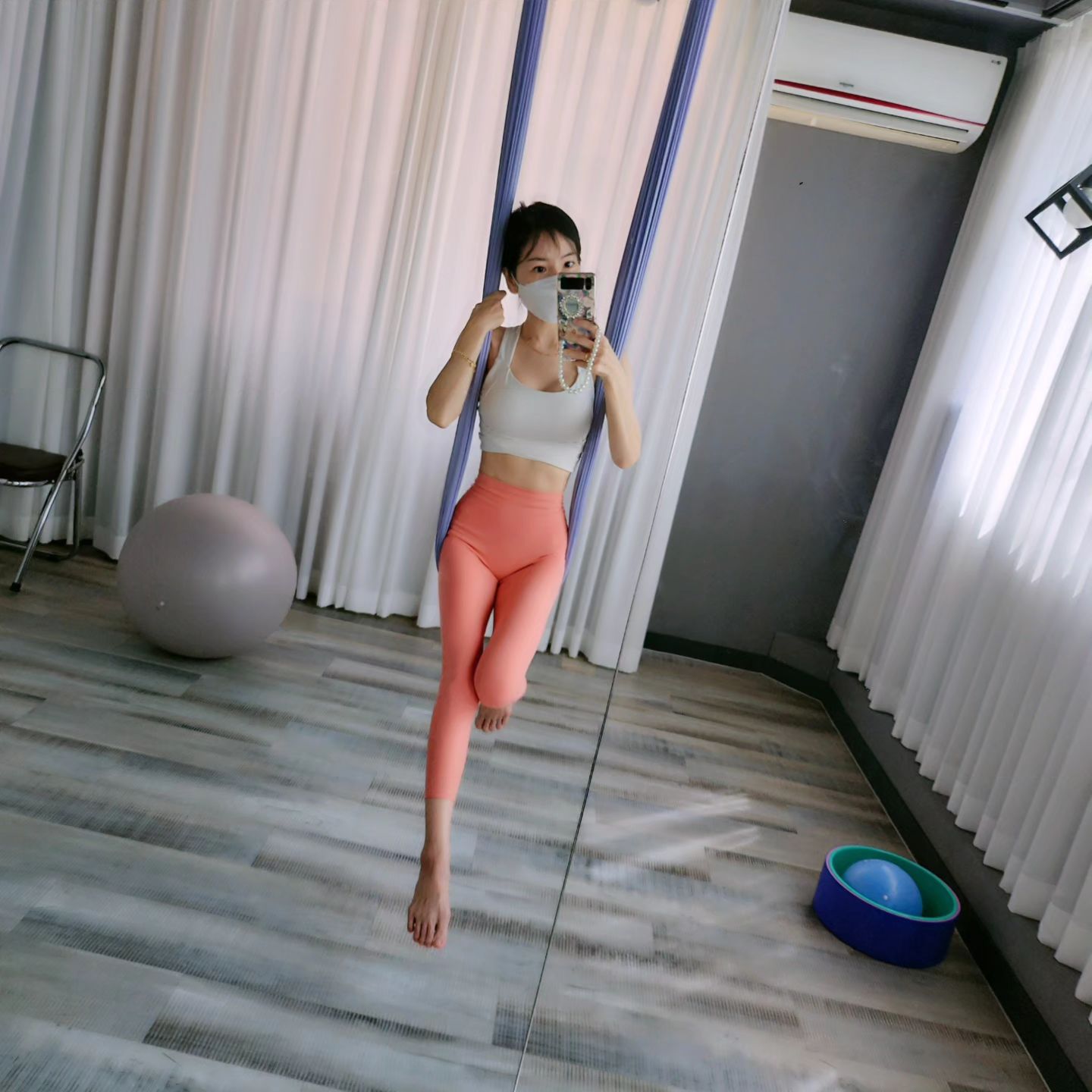 ㅡ

힘내
버텨
이겨,

ㅡ