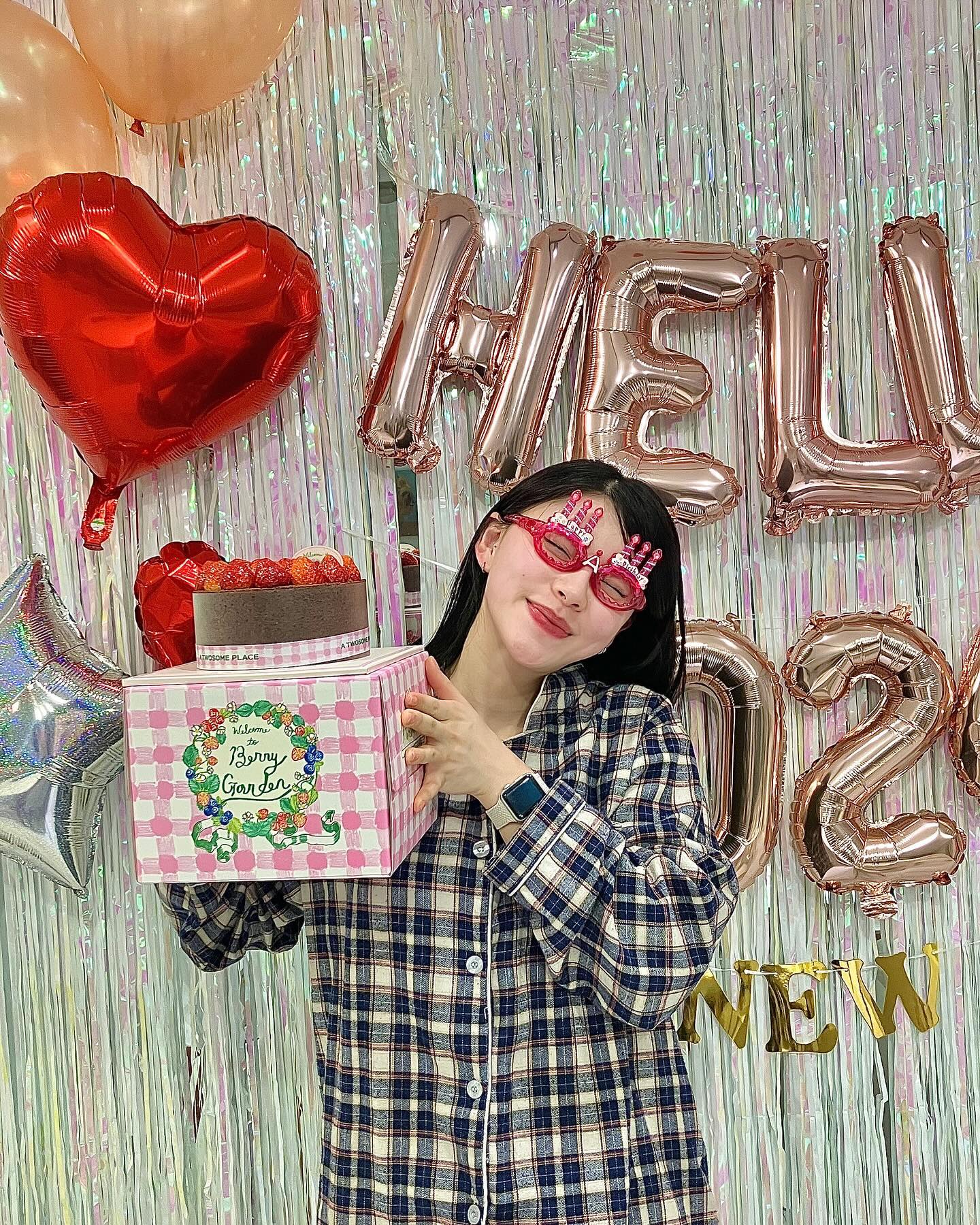 -
Happy Birthday to Me 💝

마지막 생일 파티는 친구들과 파티룸에서 즐기기 🎊🍾🎁

정말 예쁜 파티룸인 #라잇나잇파티룸 에서 즐겁게 놀구 왔어요오 🌝
노원역 9번출구에서 1분거리에 위치! 🏃🏻‍♀️💨
내부에서 취사 가능하고- 전자레인지, 에이프라이기, 토스트기, 커피머신, 냉장고, 정수기까지 없는게 없네유🥹

8인까지 입장 가능한데 쇼파도 테이블도 엄청 넓어서 친구들과 다함께 놀기 너무 좋을것 같아요 ! 

그리고 하이라이트는 노래방기계가 있다는 점 🎶🎵🎤
밤 10시이후로는 방음걱정없이 씐나게 놀 수 있어요 💃🏻🪩🕺🏻🎤

다음번에는 8명 꽉 채워서 간다 •••! 💖

#파티룸 #노원파티룸 #파티룸추천 #partyroom #생일파티 #브라이덜샤워