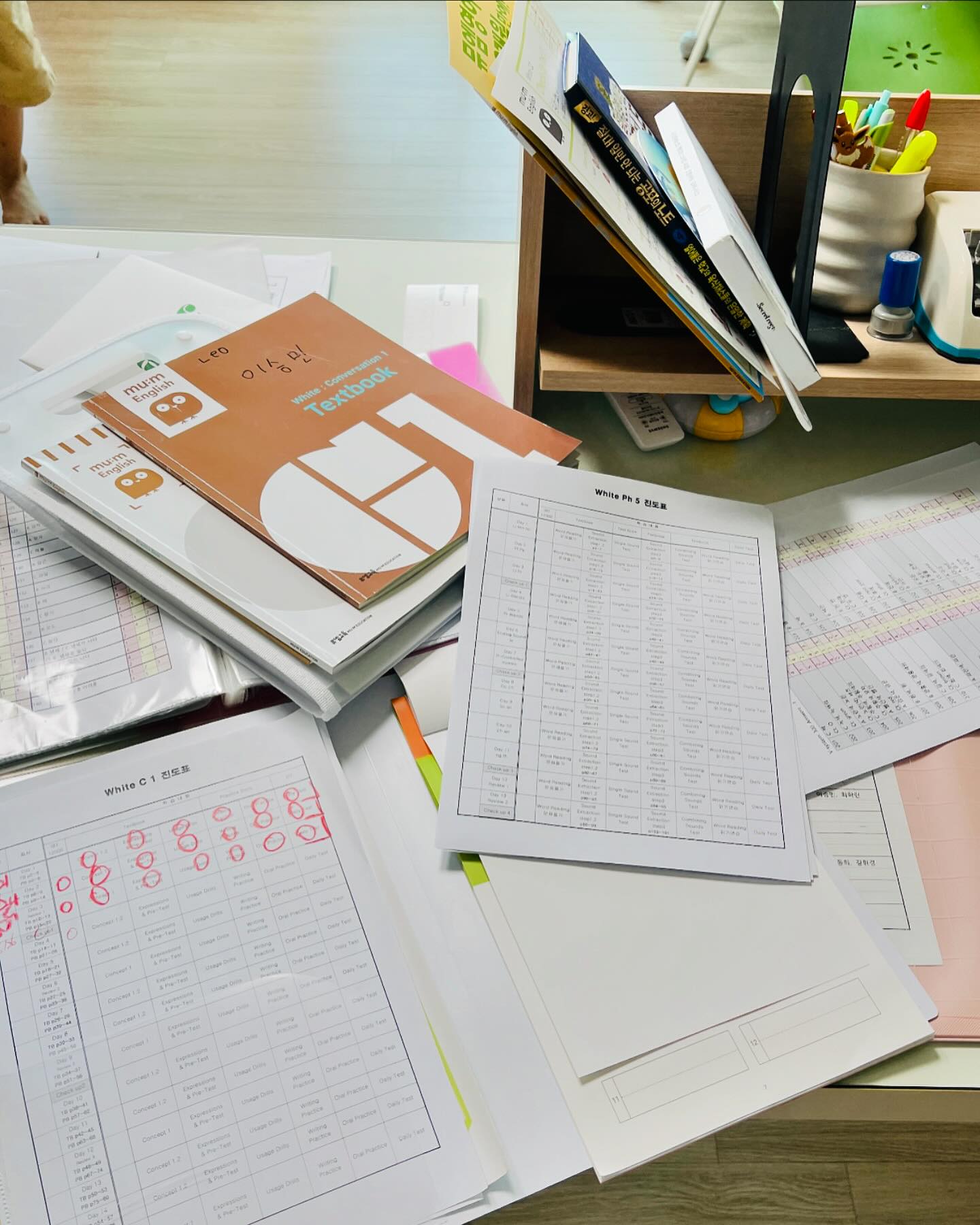 오늘따라 왜 이렇게 정리가 안되지? 🤯 
울 아들이 어젯밤부터 고열로 오늘 학교 못가서 그럴까요? 
기분 탓인가요... 🤷‍♀️

#정리안되네 #정신없다그램 #365일재택근무 #고열테러 #방학때는어떡하지