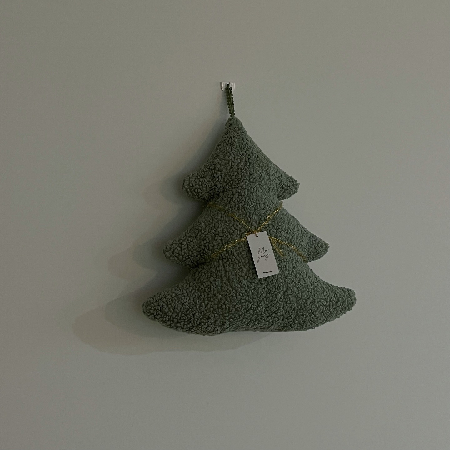 ఇ 

올해는 같이 트리를 만들어볼까..했지만
손에 잡히는건 다 씹어먹는 마당에
트리 잎도 다 뜯어먹을거같아서 올해는 패스😂

그와중에 예쁜 아이템을 발견해서 마음이 조으다🫶🏻

내년엔 멋진 트리꾸미기 함께해〰️🎄❤️