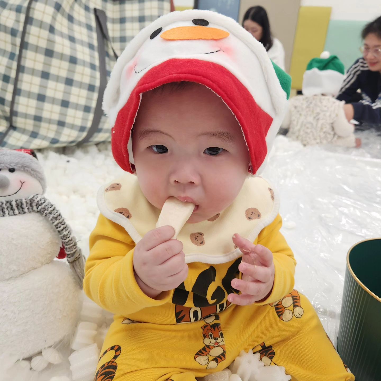 조동친구들과 함께한 
동글동글 눈사람놀이☃️
오랜만에 하는 문센인데도
잘 적응하고 재밌게 논 윤호💜

#문센 #일일특강 #문화센터 
#마산문화센터 #조동친구들 #반가워
