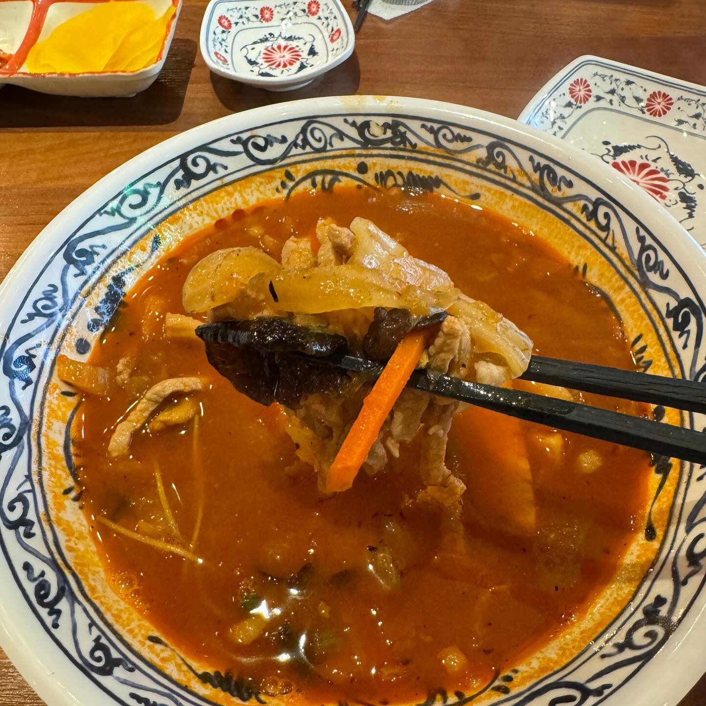 〰️
📍도야짬뽕 남성역점

⭐️⭐️⭐️
짬뽕에 인생을 건~~ 남성역 짬뽕집🍜
짬뽕국물 찐하구 멘보샤도 바삭하니 맛있당🍤

📋
도야짬뽕밥 8,500원

🗺️
서울 동작구 사당로 256