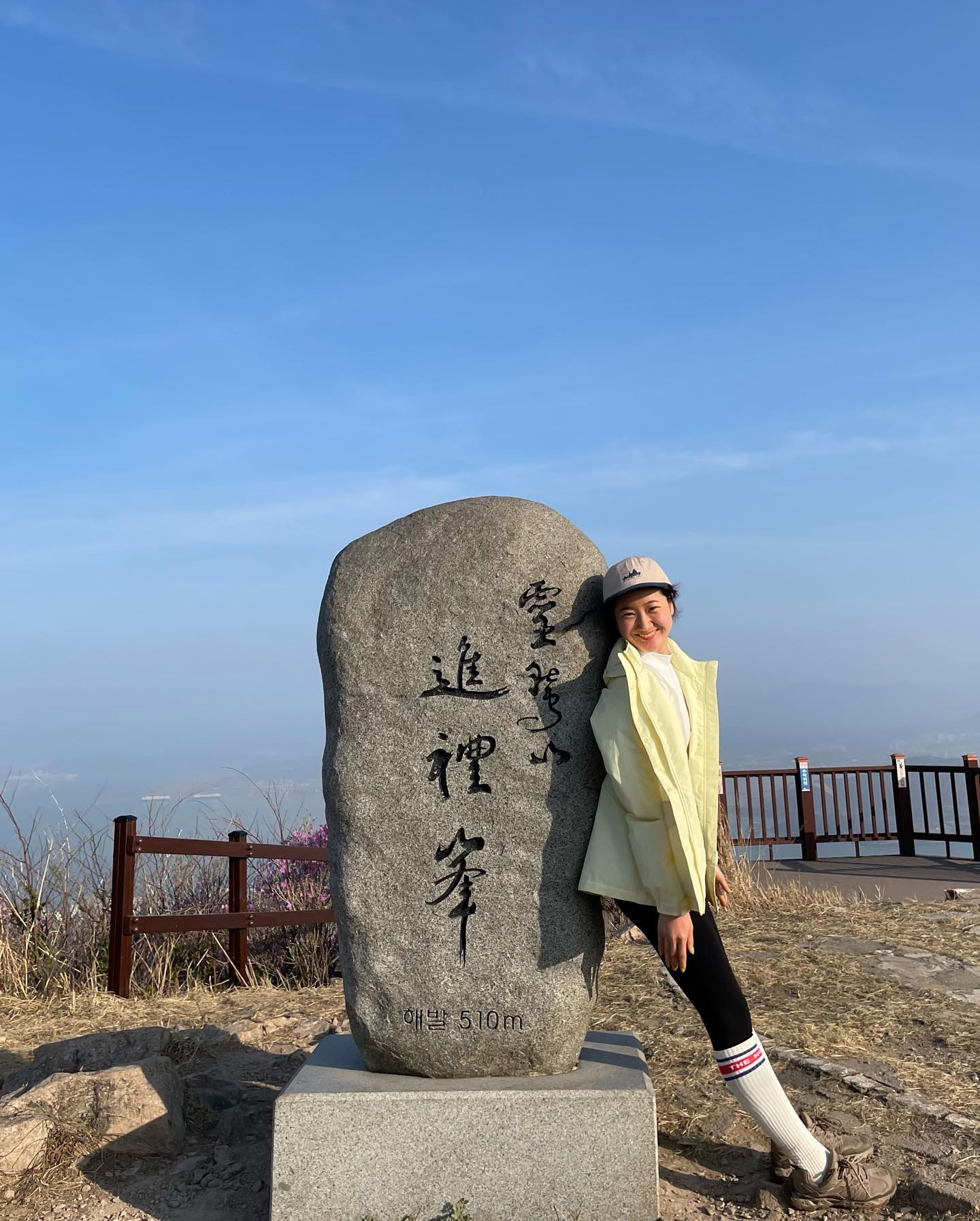 #보또산
여수 #영취산진달래 접수완료~~🌸 
정동원 오기 전에 후다닥 다녀오려고 꼭두새벽부터 #일출산행 해짜나

📍돌고개주차장 - 가마봉 - 영취산 진례봉(정상) - 도솔암 - 봉우치 - 돌고개 임도 - 원점

 
#보배_등산일기⛰ 
#여수 #영취산 #영취산진달래축제 
#블랙야크100대명산플러스 #블랙야크bac