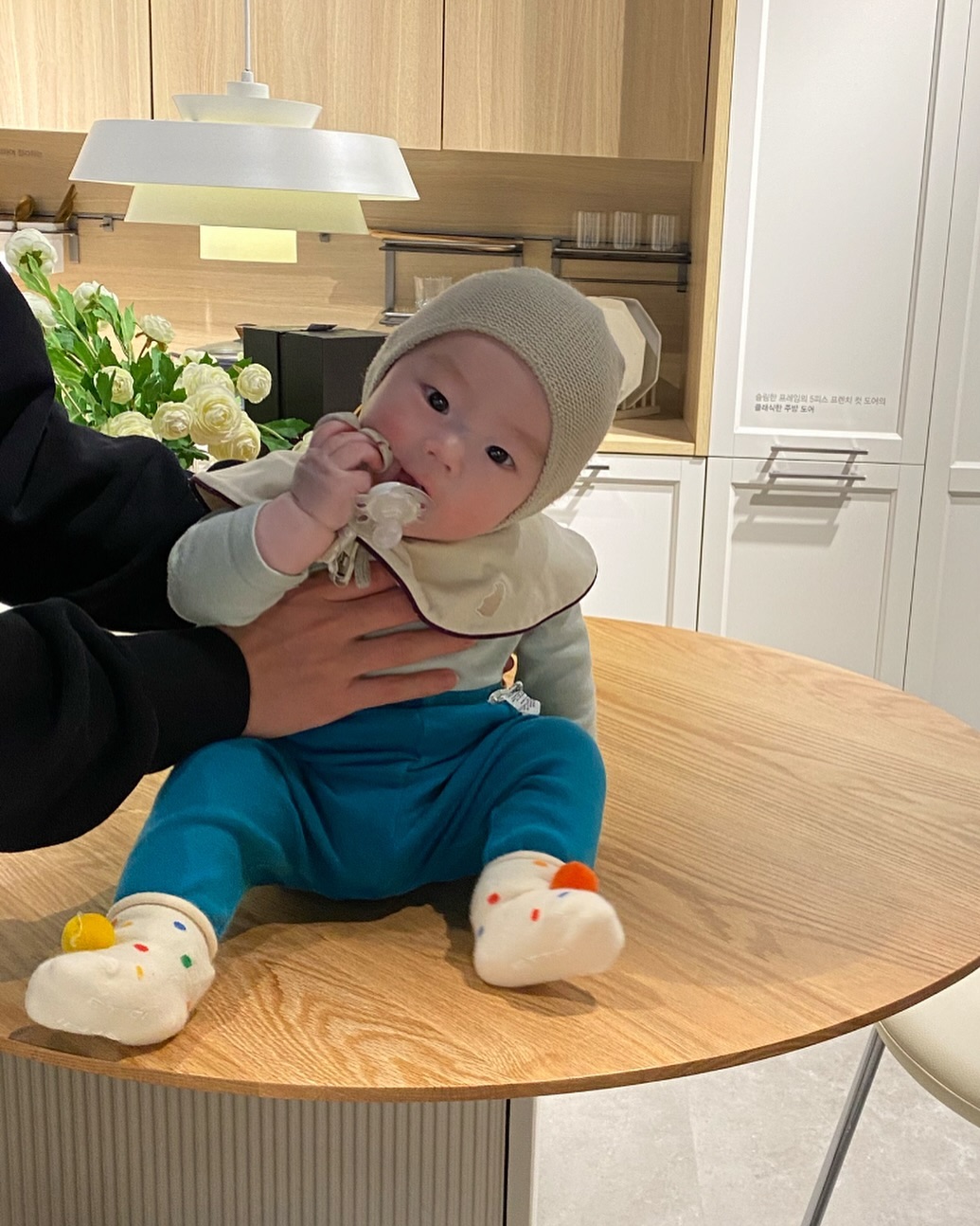 쇼룸 나들이 한 날
내 아들은 #이앓이 중