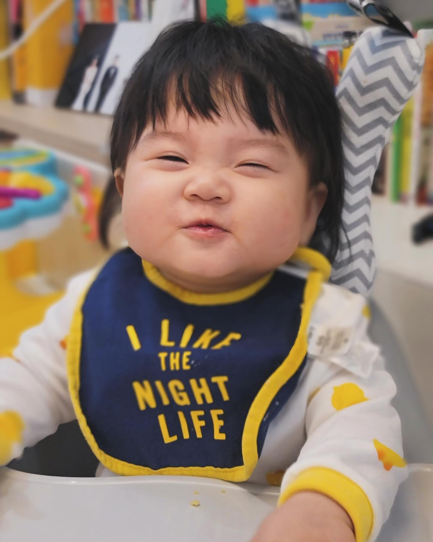 눈웃음 부자😝
엄마보면서 웃어주는 내 사랑🥰

#육아스타그램 #딸스타그램