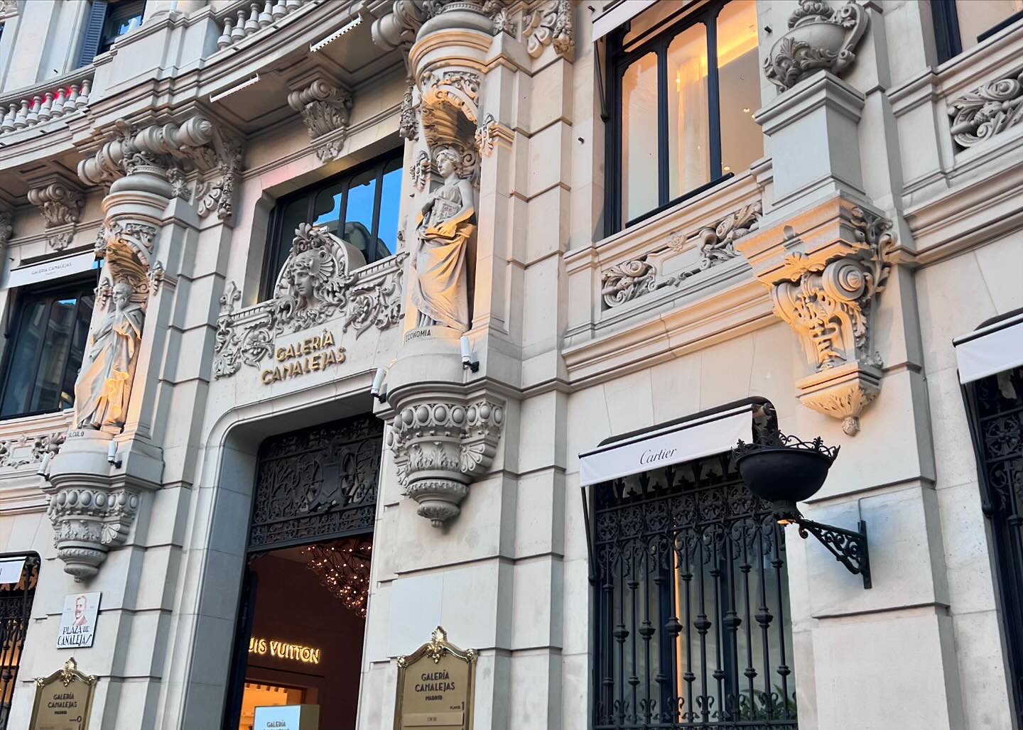 부끄러우니까 내사진은 뒤에..TQM💋🇪🇸💛
#spain #madrid #스페인 #마드리드