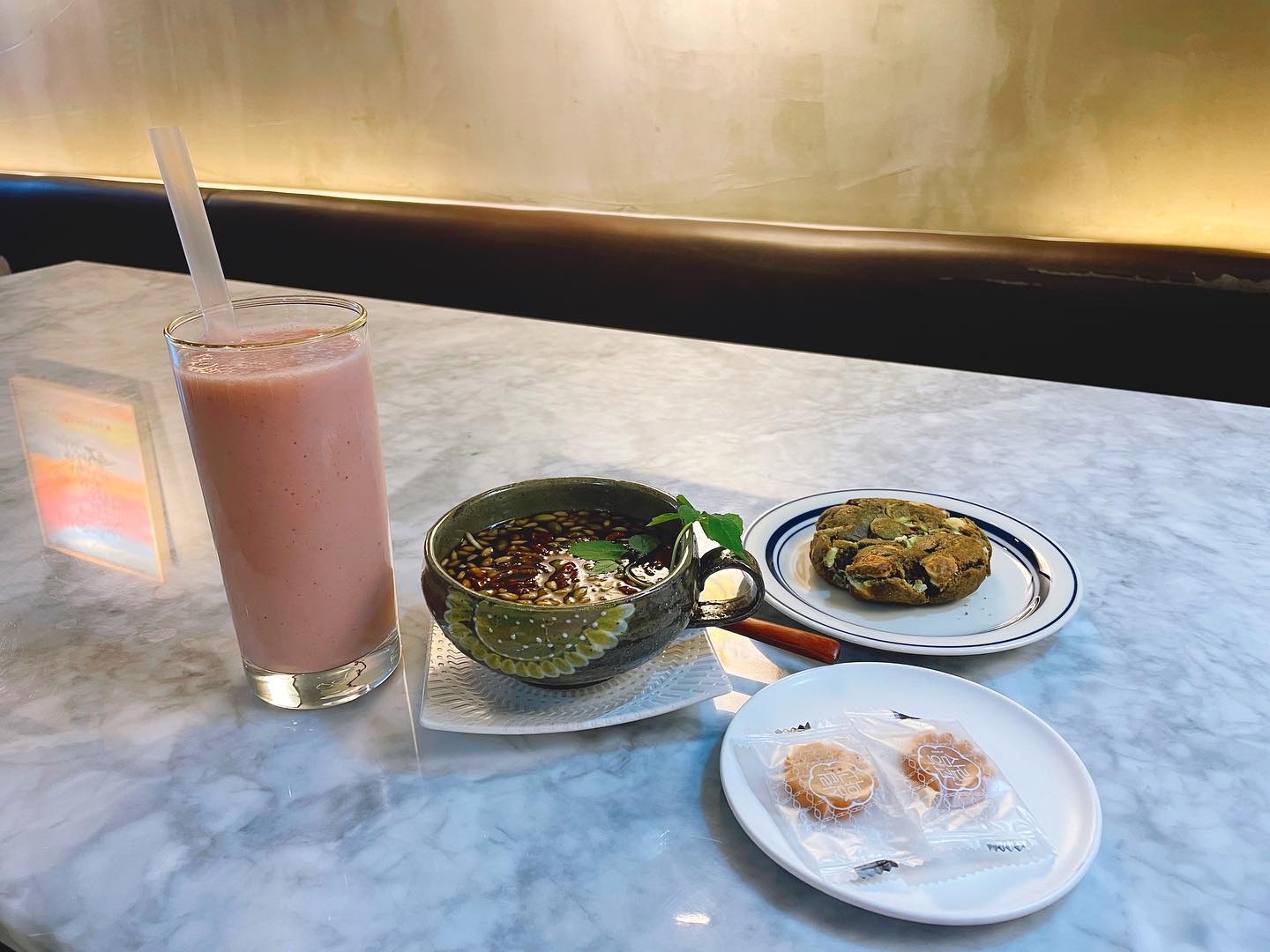 ⠀⠀⠀⠀⠀⠀⠀⠀⠀⠀⠀⠀⠀⠀⠀⠀
#협찬
🔹수원 쌍화차 맛집: 카페다움 송죽동점🔹
만석공원 앞에 있는 카페인데
쌍화차에 견과류와 수삼이 들어가있고,
수제로 만든 거라 굉장히 깊은 맛이 나고
면역력이 좋아지는 느낌이 들었어요😃
자리도 넓고 쾌적해서
단체, 가족, 친구, 커플이 이용하면
너무 좋을 것 같아요👍🏻
⠀⠀⠀⠀⠀⠀⠀⠀⠀⠀⠀⠀⠀⠀⠀⠀
💡주차는 바로 앞 공영주차장 이용(3시간 이내 1천원)
💡옛날팥빙수
💡카페 내 화장실
💡단체석
⠀⠀⠀⠀⠀⠀⠀⠀⠀⠀⠀⠀⠀⠀⠀⠀
📍주소: 경기 수원시 장안구 정조로 1088
📍영업 시간: 매일 오전 11시~오후 10시
⠀⠀⠀⠀⠀⠀⠀⠀⠀⠀⠀⠀⠀⠀⠀⠀
⠀⠀⠀⠀⠀⠀⠀⠀⠀⠀⠀⠀⠀⠀⠀⠀
#카페다움송죽동점 #만석공원카페 #송죽동카페 #북수원카페 #수원쌍화차 #쌍화차맛집 #수원전통차