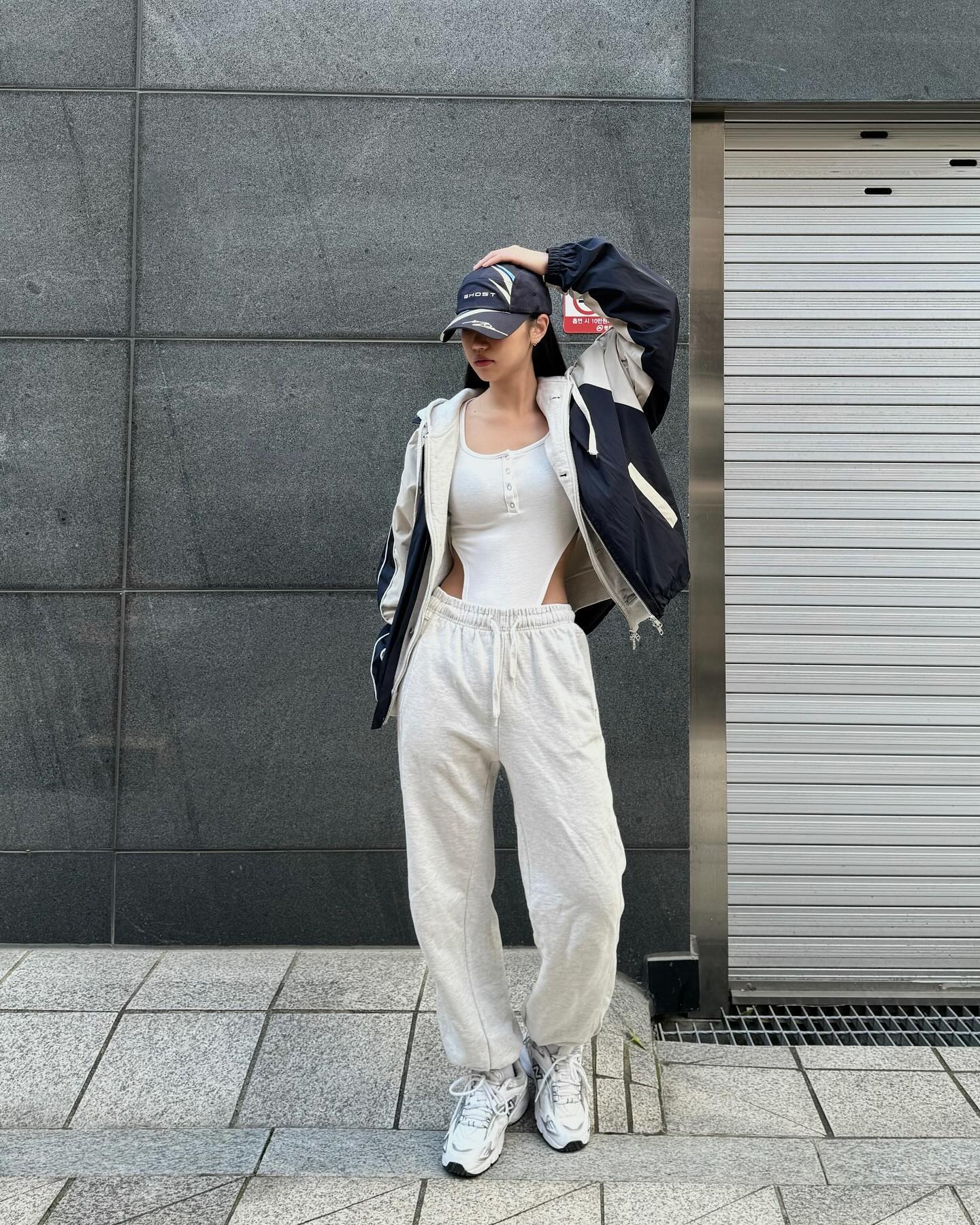 zerobase_kr 
💙 Ghost cap(Navy)

나만 첫눈 못봤네❄️

#제로베이스 #zerobase #제로베이스볼캡 #zerobase볼캡 #고스트캡