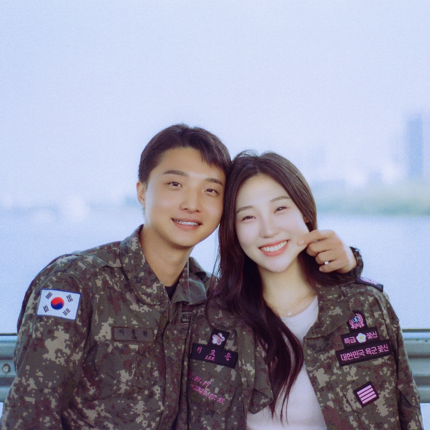 #전역스냅 전역 후 +49❤️
전역 날 찍었던 스냅사진 이제 보니 또 추억이네😚

최고의 작가님 : shxeena